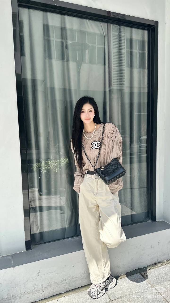 流浪包中號鑒定版 👜 一包一碼 支持全球鑒定查驗身份證原廠專G 蒙塔貝拉原廠皮料過關清單資料可査詢 四大金剛之一的流浪包百搭不膩，大愛它的帥氣隨性慵懶優雅！ 中號size男女都可以駕馭，輕鬆背出屬於自己的風格！ 五金：全鋼做舊復古五金 皮料：蒙塔貝拉原廠皮 尺寸大号：21*28*10cm 小号：15*20*8cm