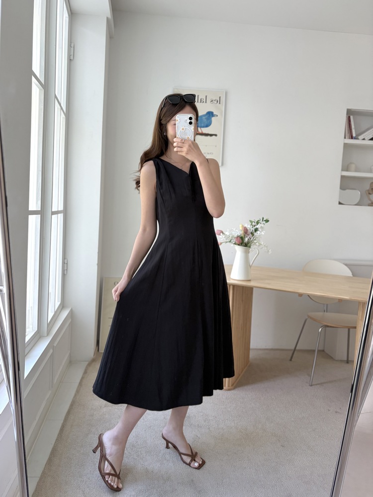 Daphne Flare Dress (Black)