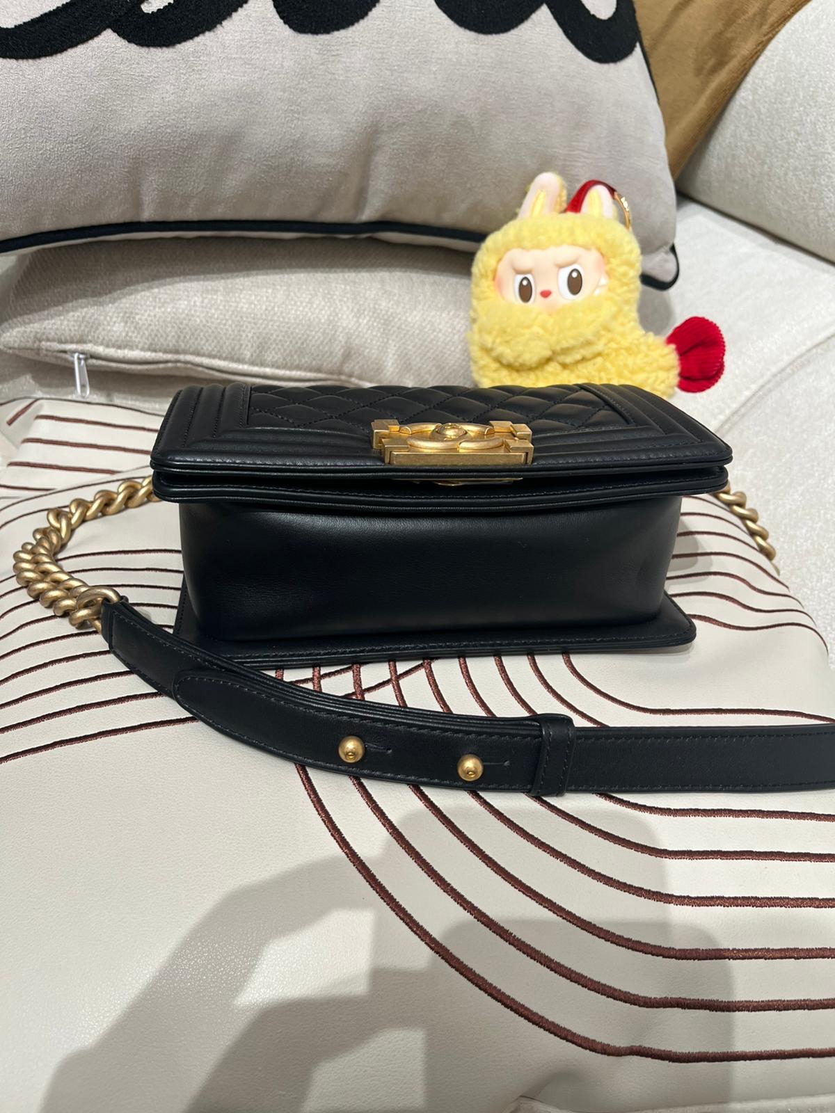 Chanel boy 20cm A67085 黑色牛皮金扣,100%Authentic ,98%new ✅晶片✅dust bag ✅盒