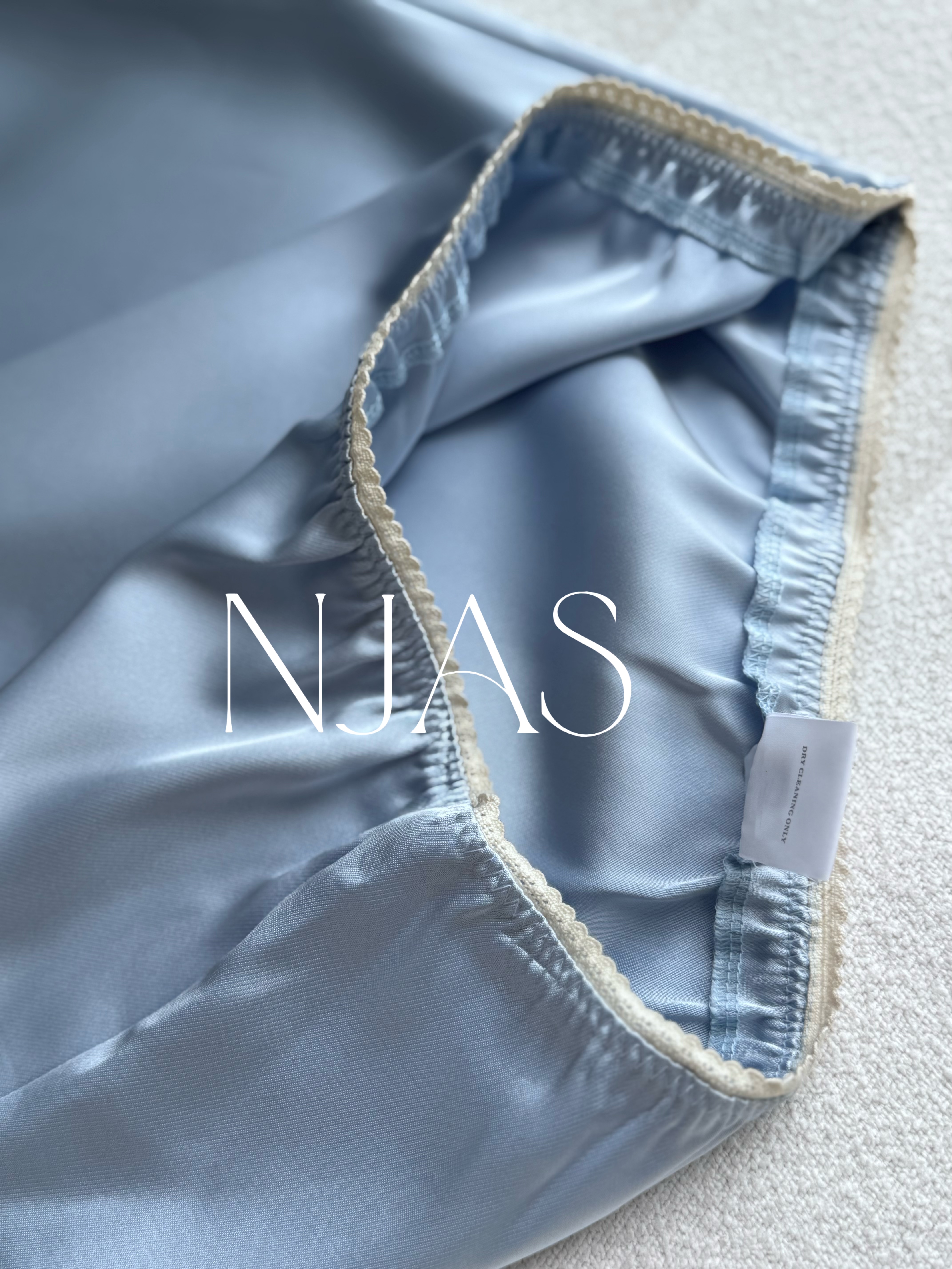 Elegant silky lace skirt