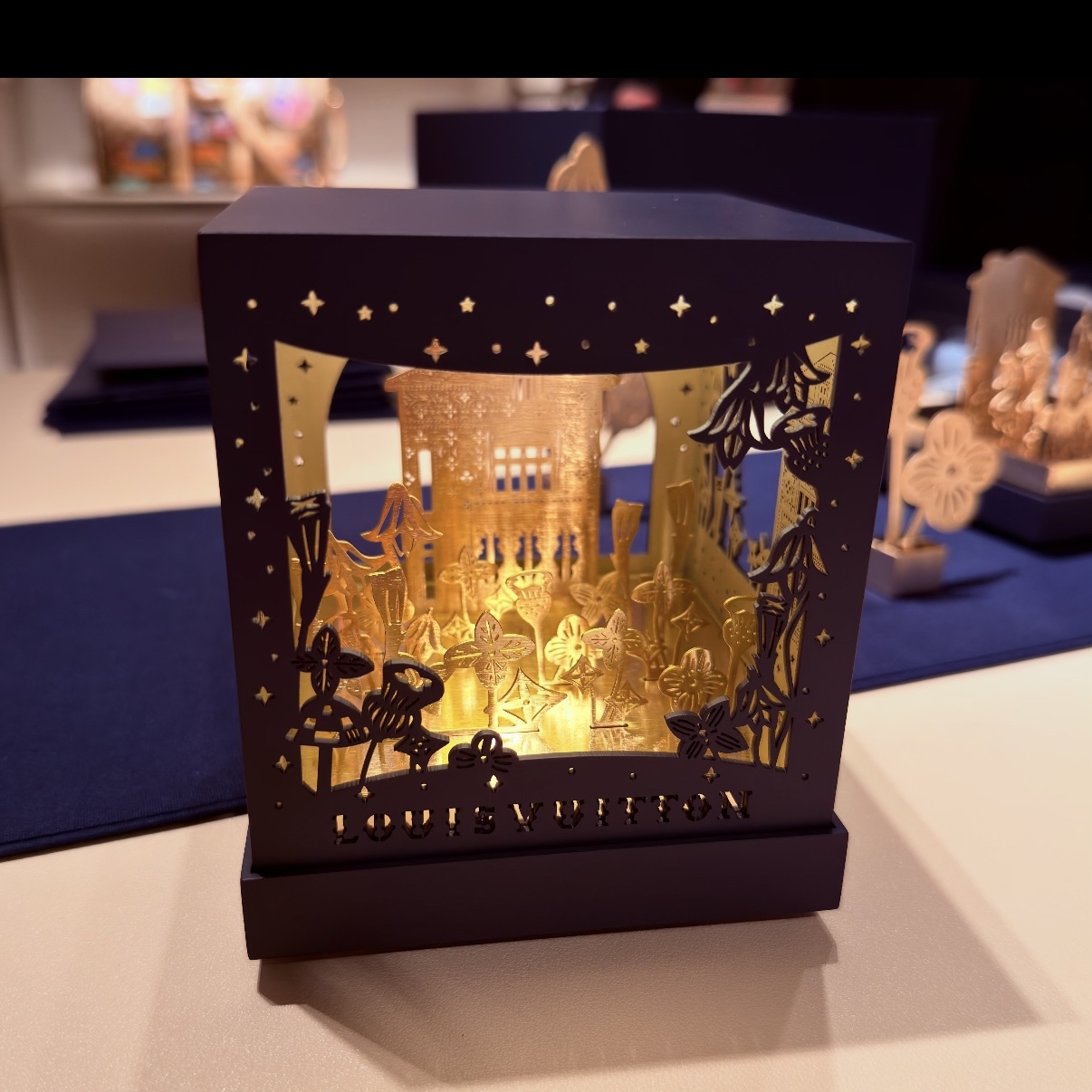 LOUIS VUITTON VIP VIC 聖誕限定立體金屬光影禮盒可充電式小夜燈 