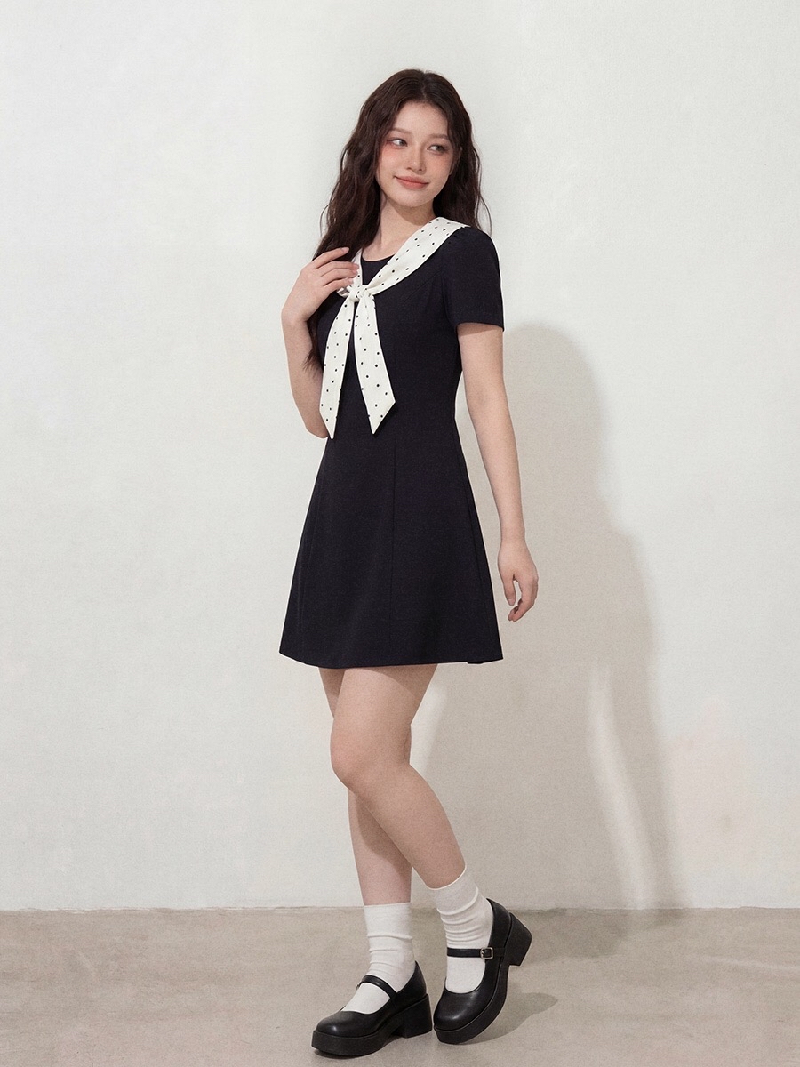 B13(3572) MIU系气质千金风拼波点海军领黑连身裙