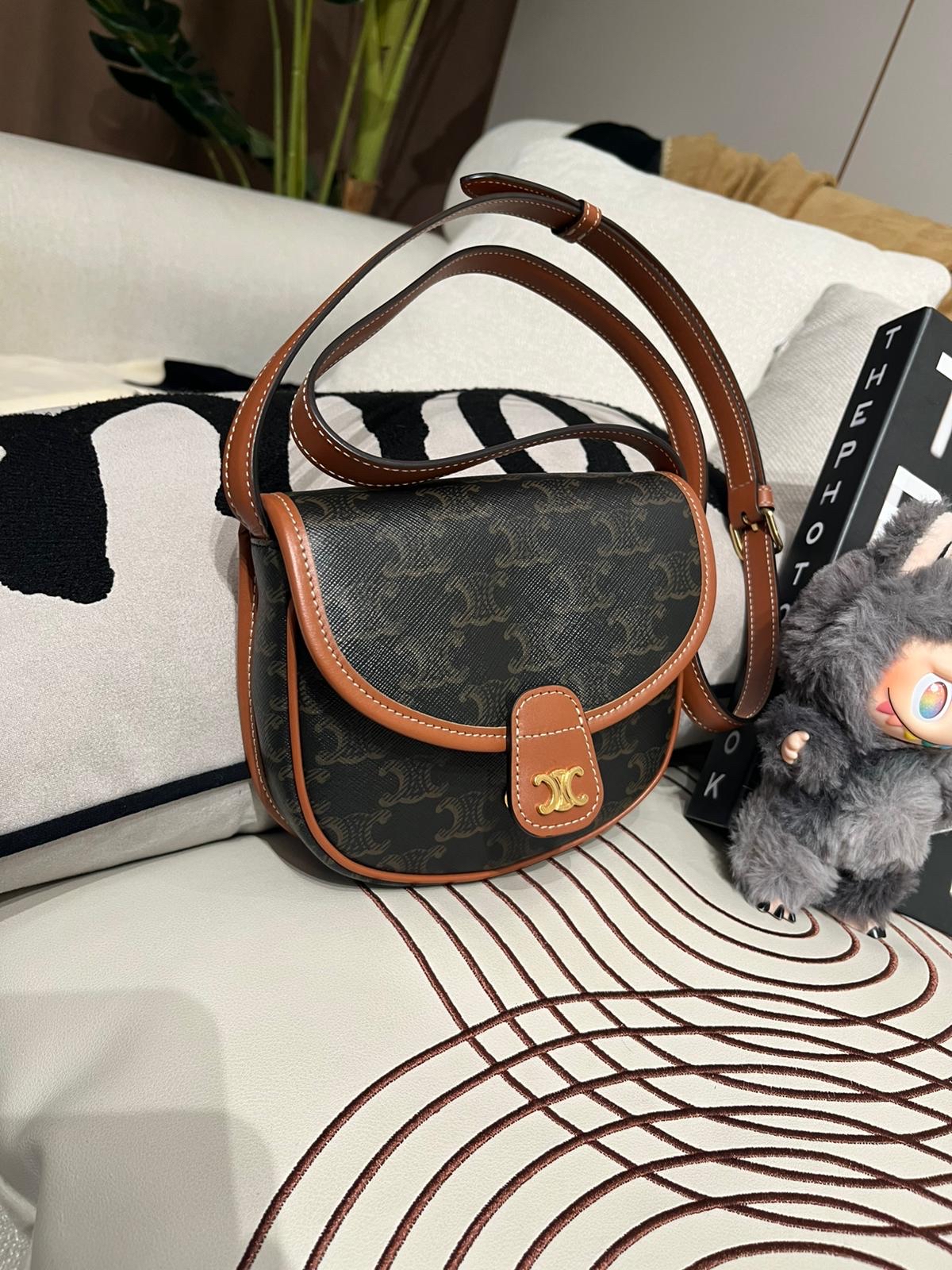 Celine mini Besace Triomphe Shoulder Bag，100%Authentic, 98%new✅Tag✅Dust bag