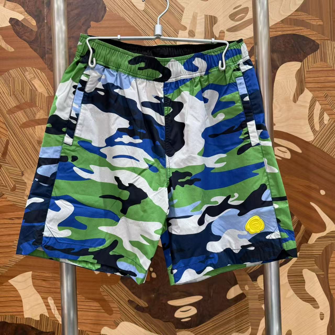 AAPE Moonface camo shorts (C693)