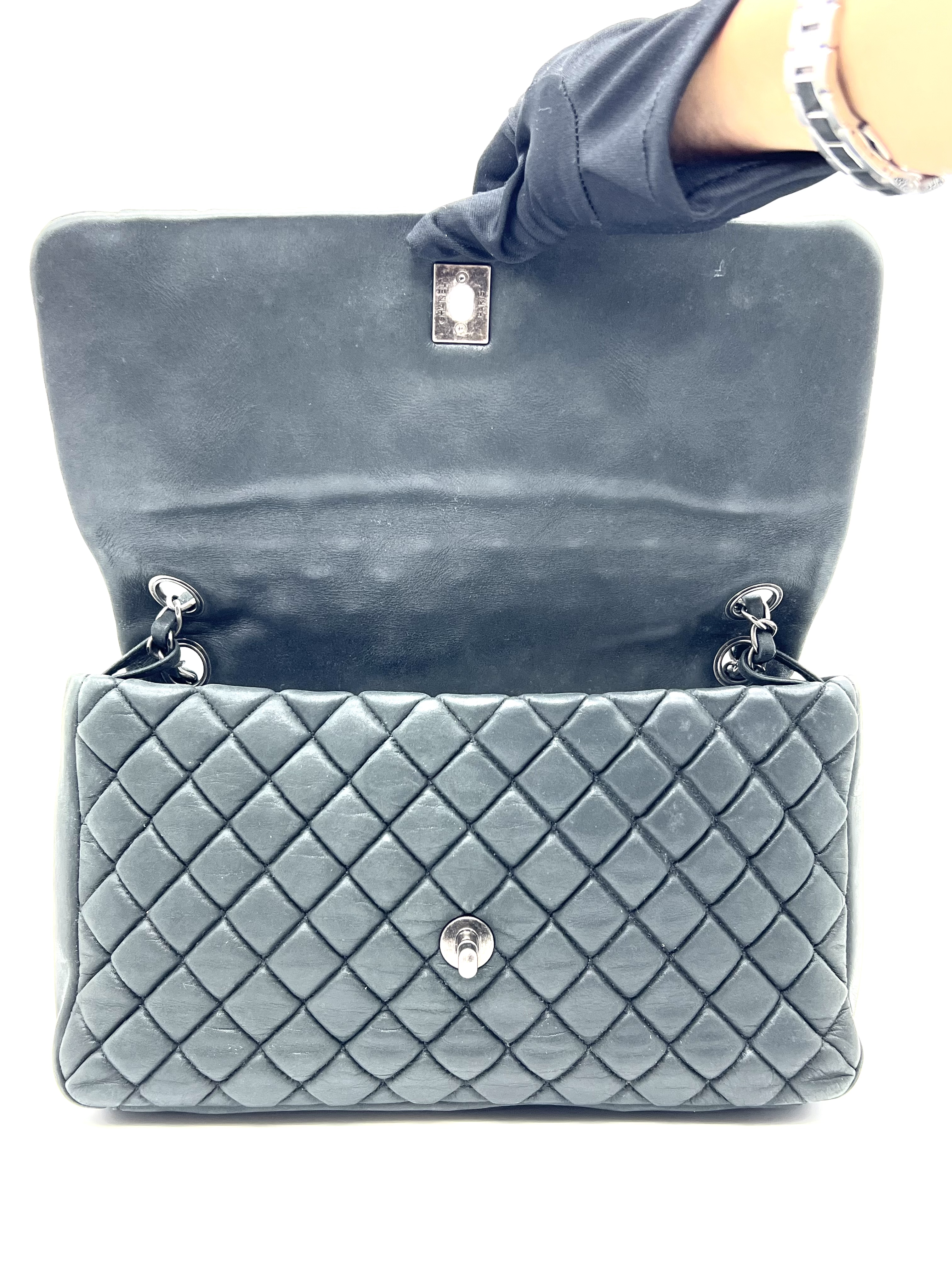 Pre-Owned CHANEL Chain Shoulder Bag / Product Code: 26051009