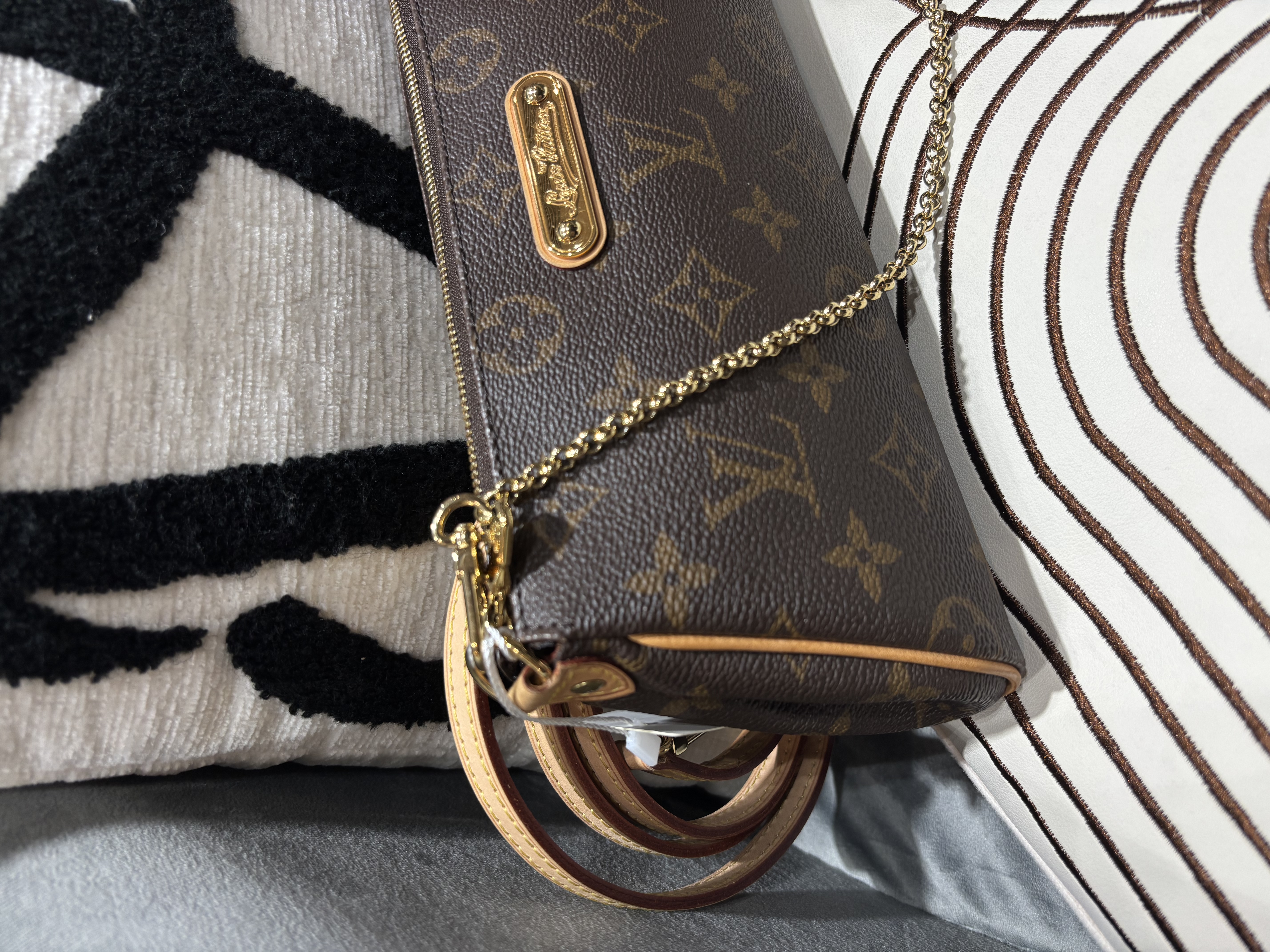 Lv Eva 2 way bag monogram Louis Vuitton M95567 100%Authentic, 98%New ✅Strap ✅Dust bag
