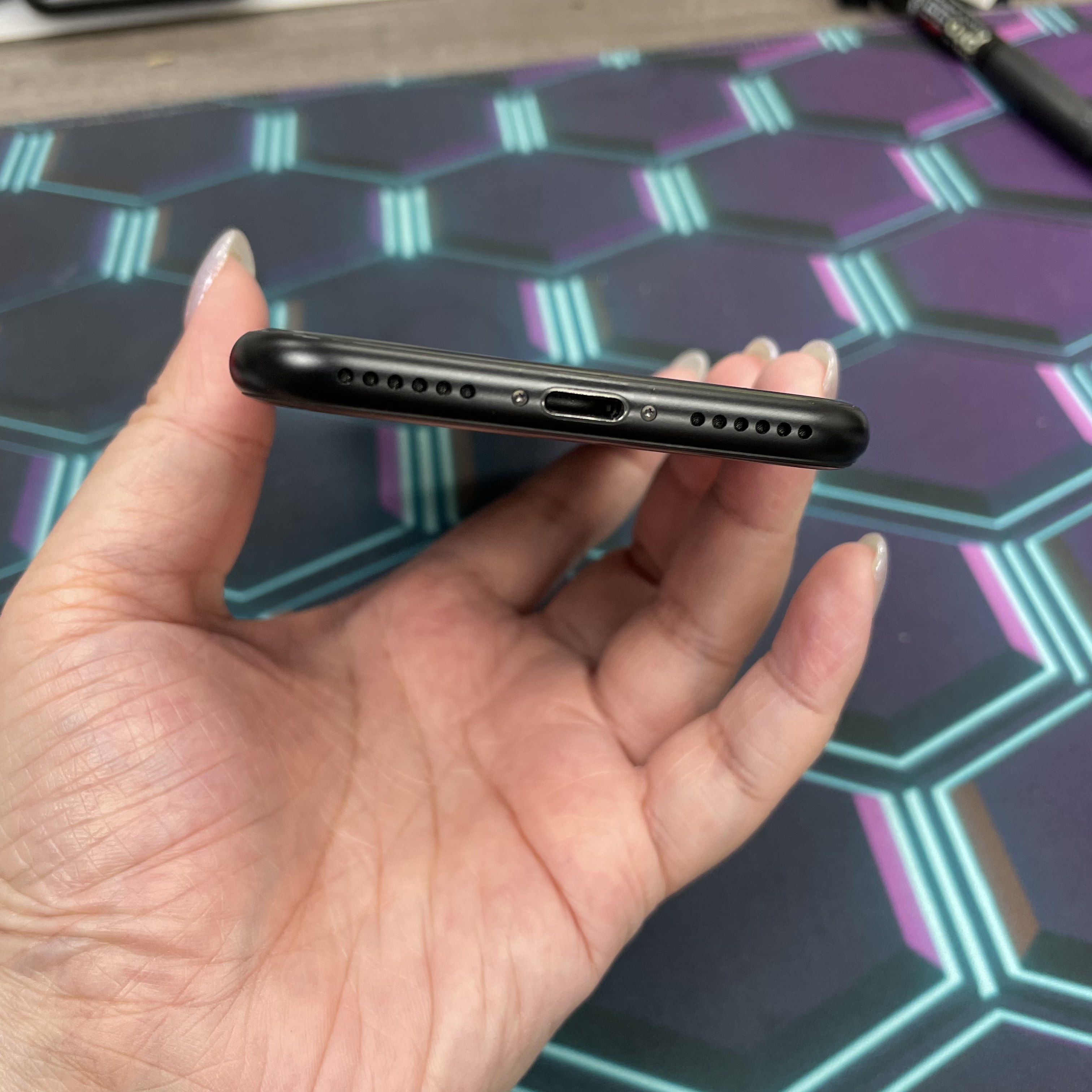 *7020 SE 2 勁靚機 128GB 電82 黑色 black