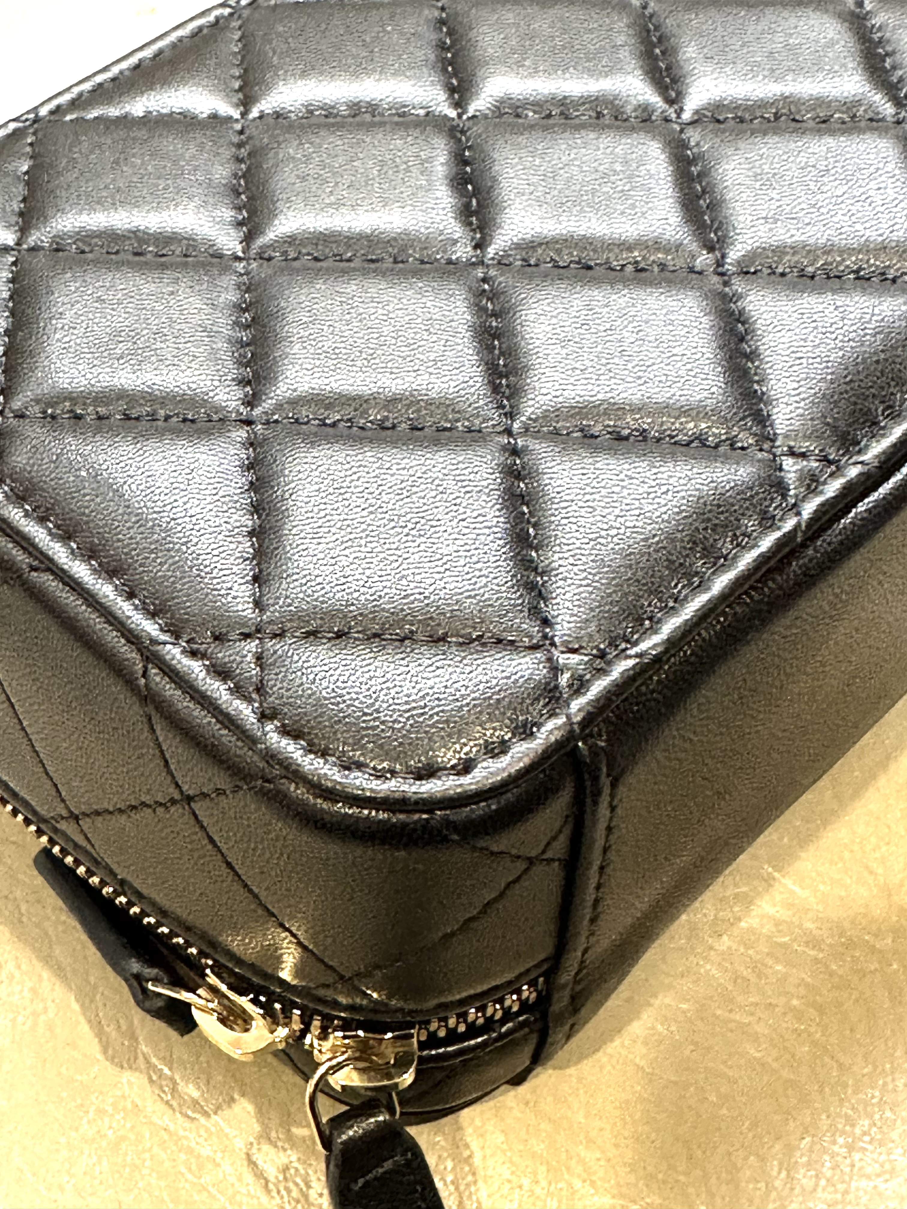 Pre-owned Chanel Pearl Crush Camera Bag / Product Code: 26040502
