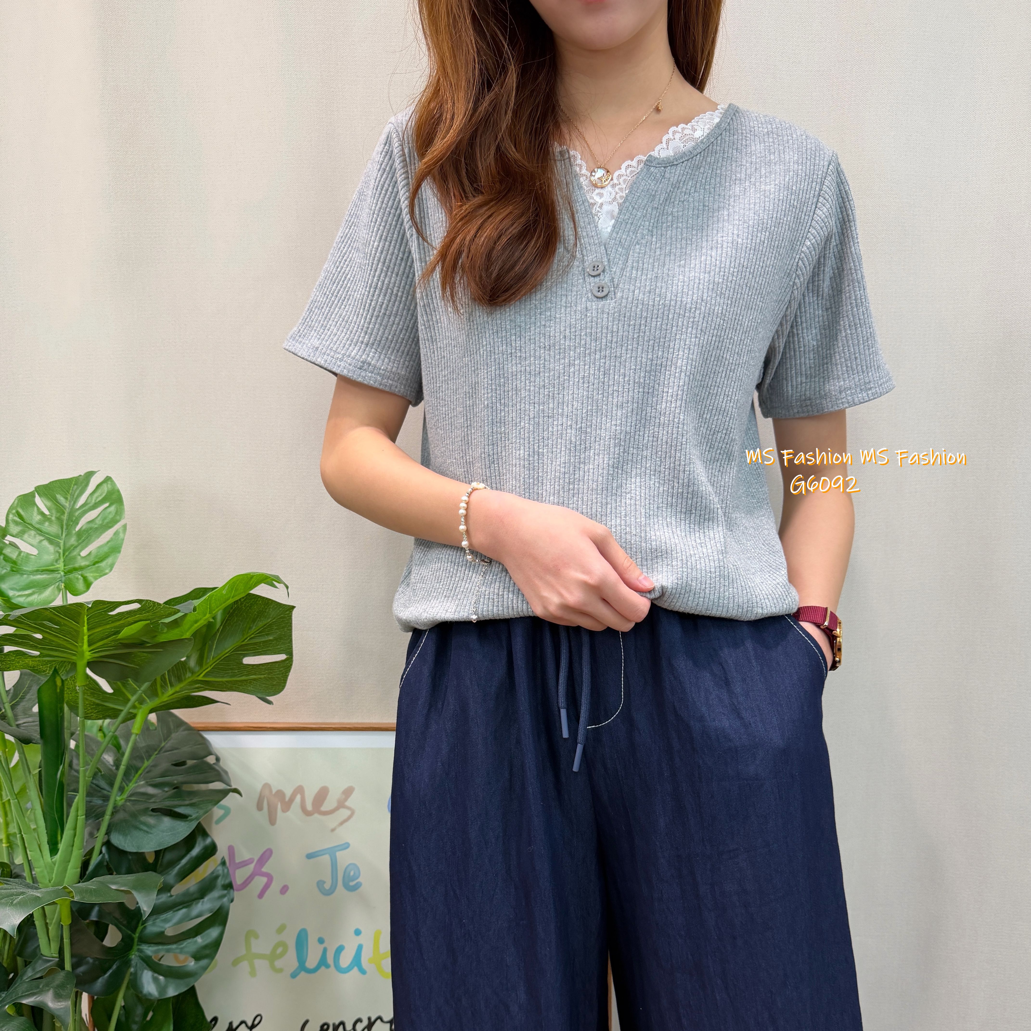 G6092 韓國🇰🇷直紋V領拼lace top