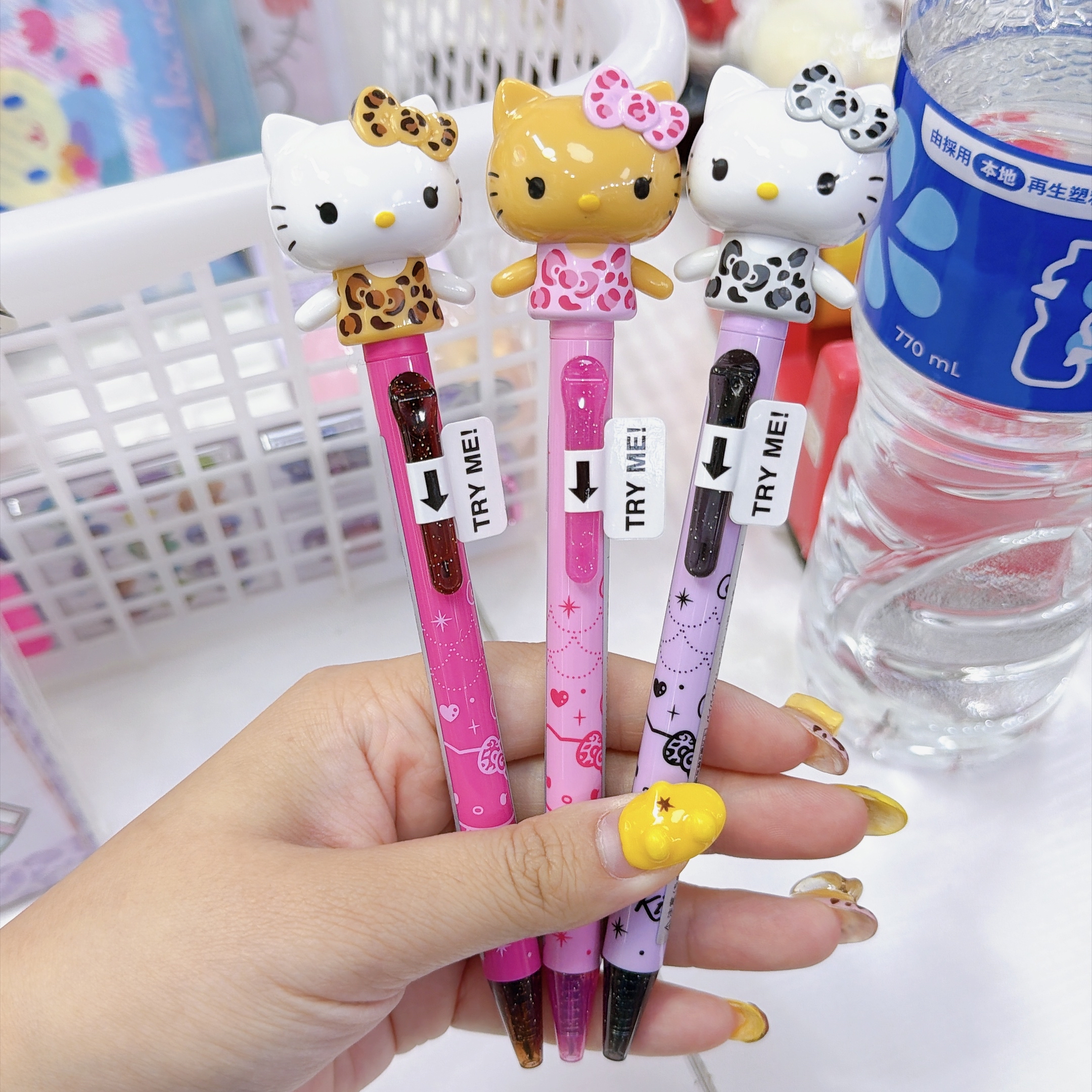 日本直送sanrio Hello Kitty黑皮豹紋可活動原子筆