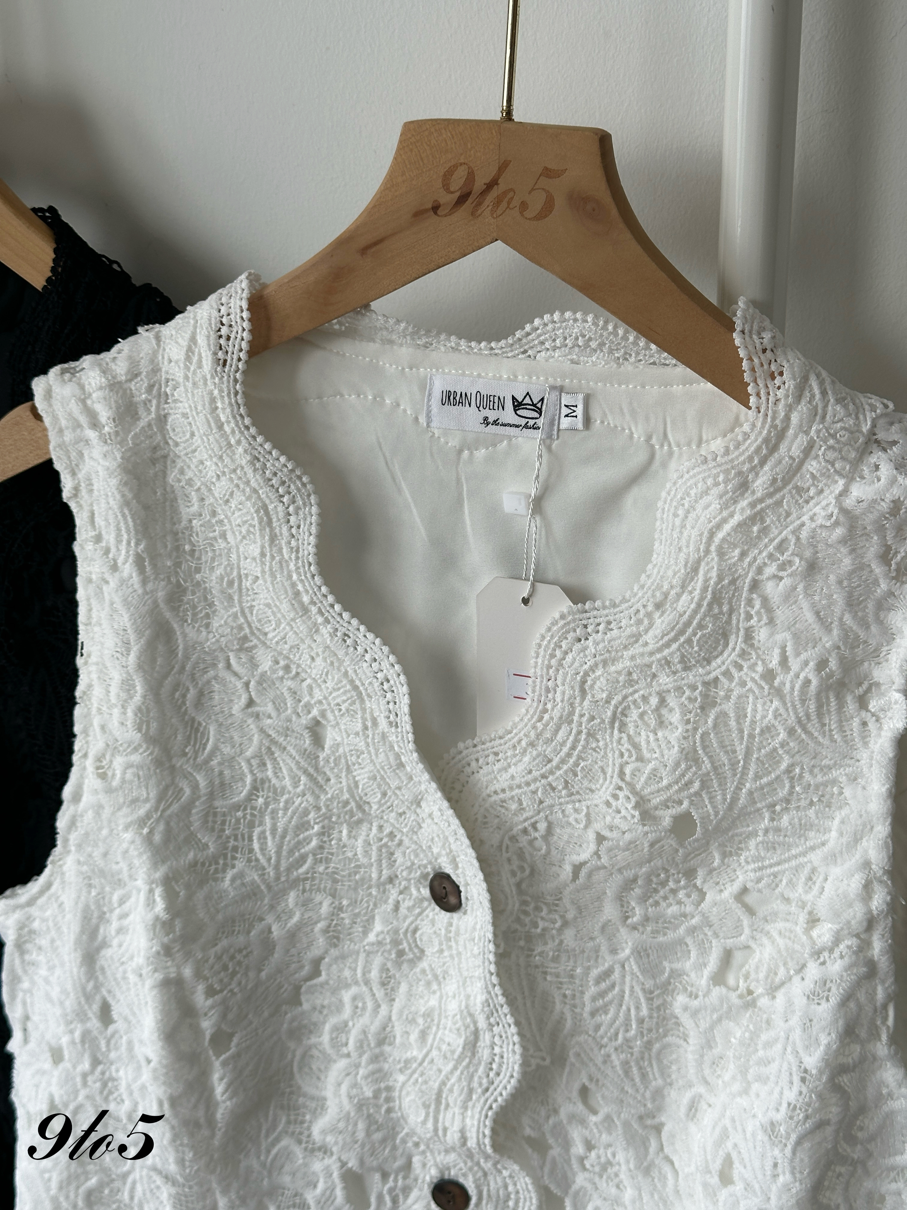 T4216 Sleeveless Floral Top - Black & White