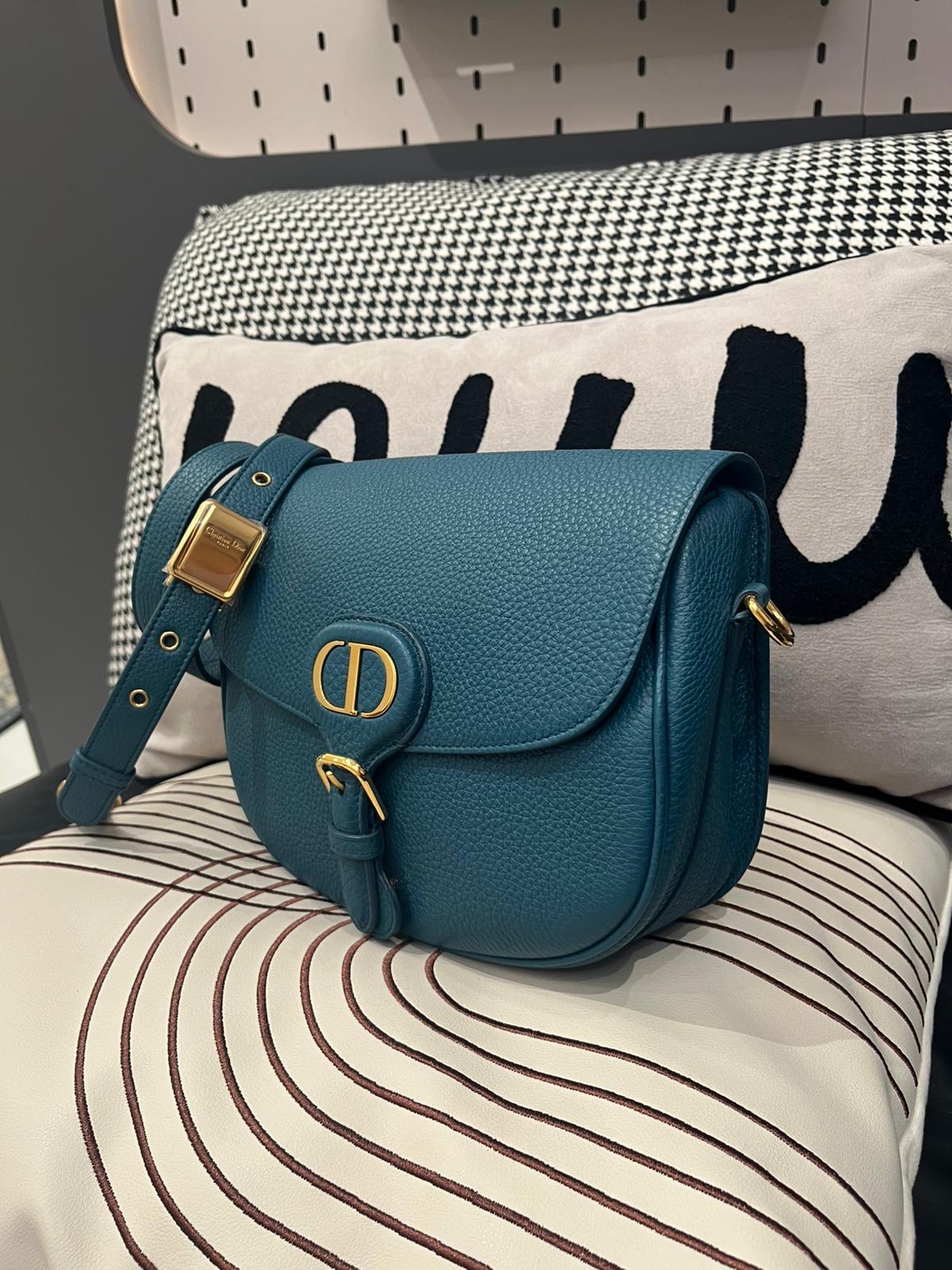 Dior Bobby medium 粒面牛皮金扣 100%Authentic ,99%new ✅證書✅可調節肩帶✅塵袋