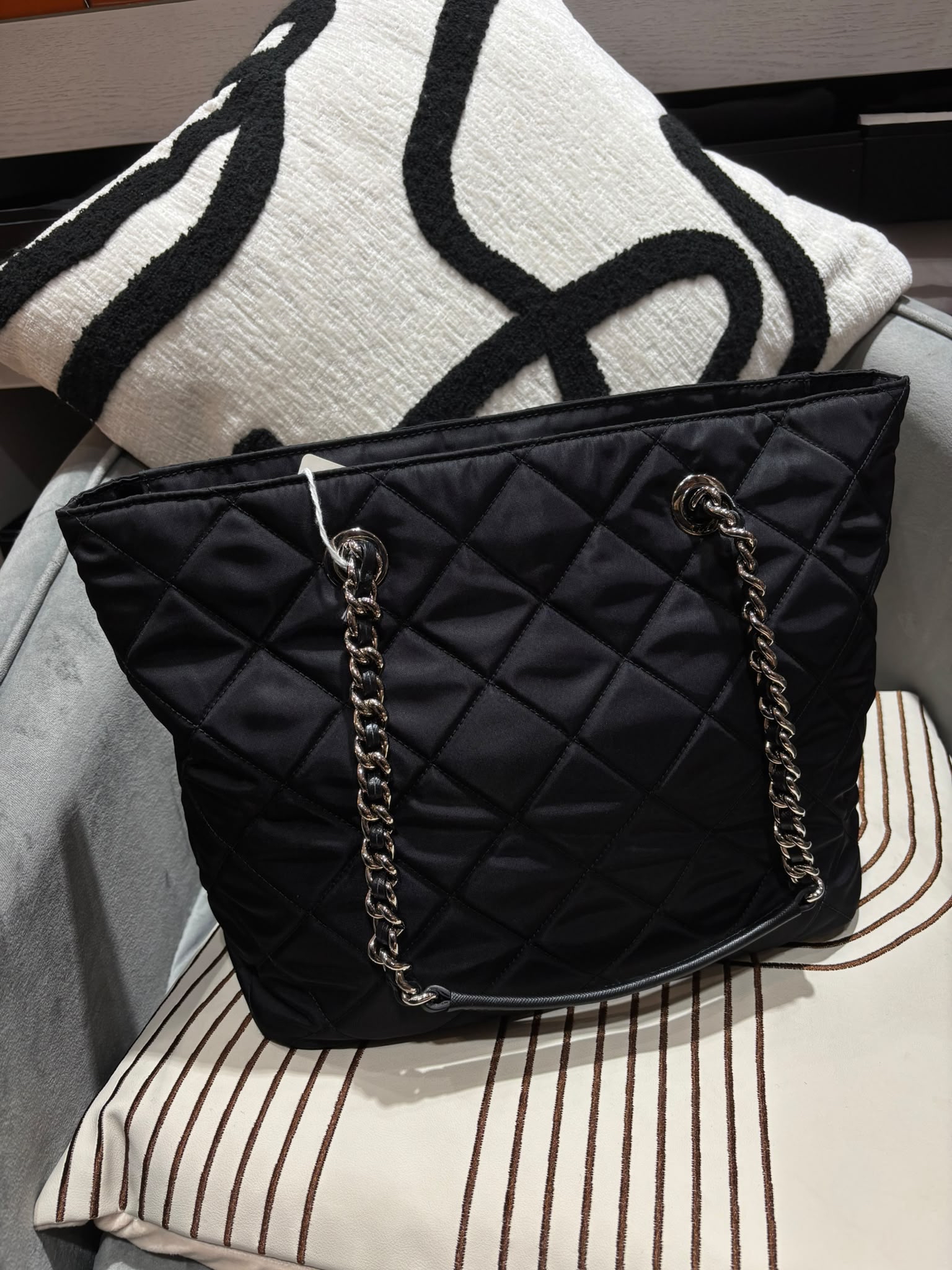 Prada nylon zip shoulder bag 拉鍊tote bag 100%Authentic ,98%new✅dust bag