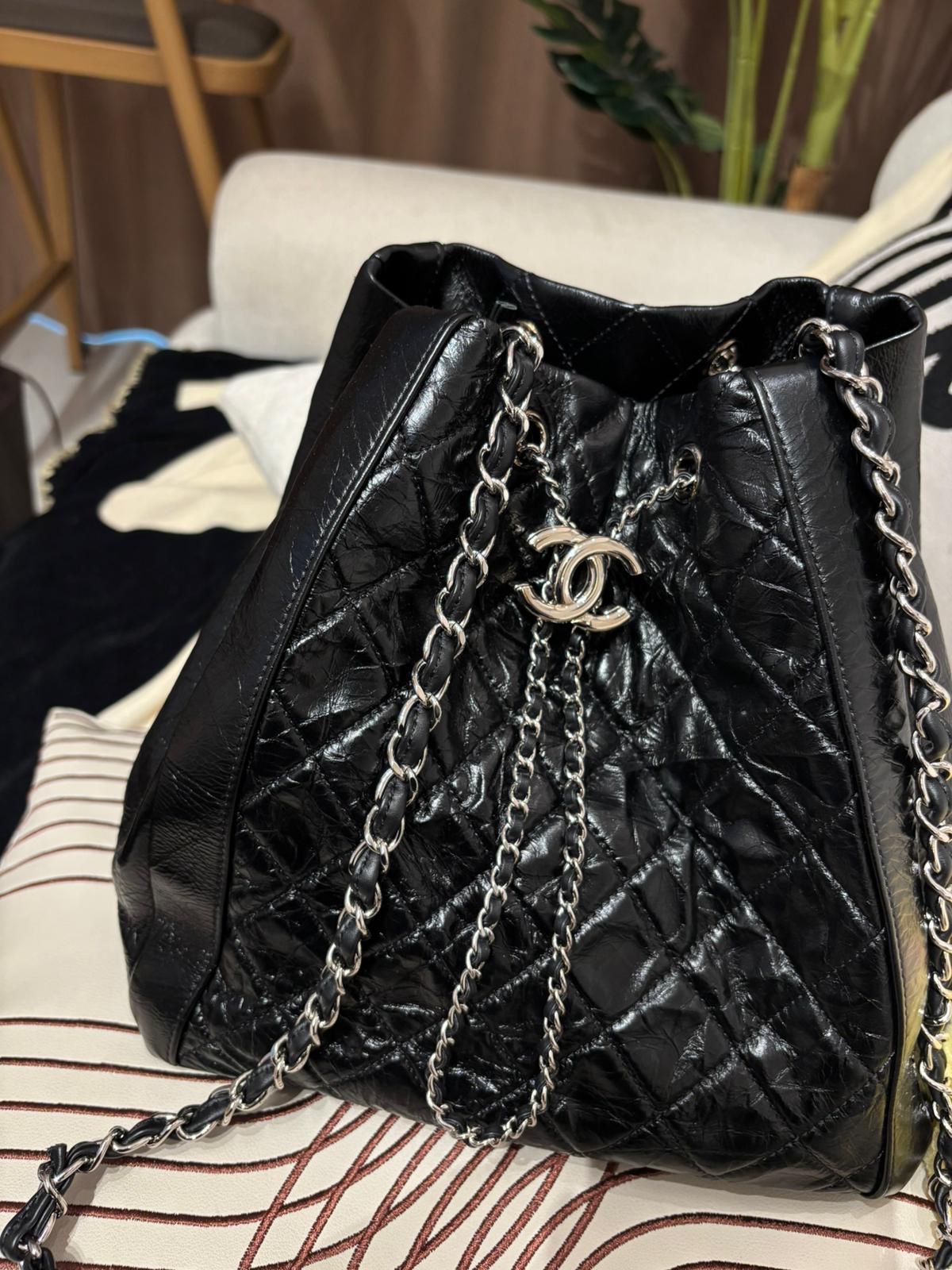 Chanel bucket drawstring bag 黑色油蠟牛皮，100%Authentic,98%new ✅card✅dust bag✅box