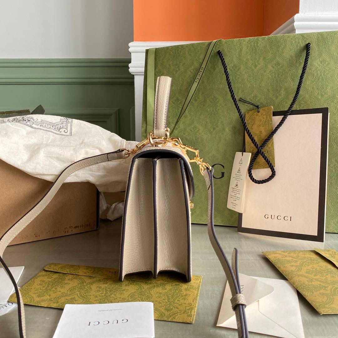 👜G651055:尺寸：25x17.5x7cm，新色采用古驰档案典藏元素和米开理先生独特美学的完美碰撞，清爽的燕麦色，宛如你夏日早间的一杯燕麦奶茶❤️今夏必备单品