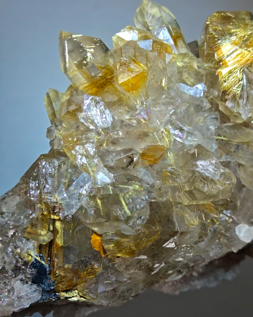 High-grade golden starburst rutiles on black hematite in quartz - RT1434
