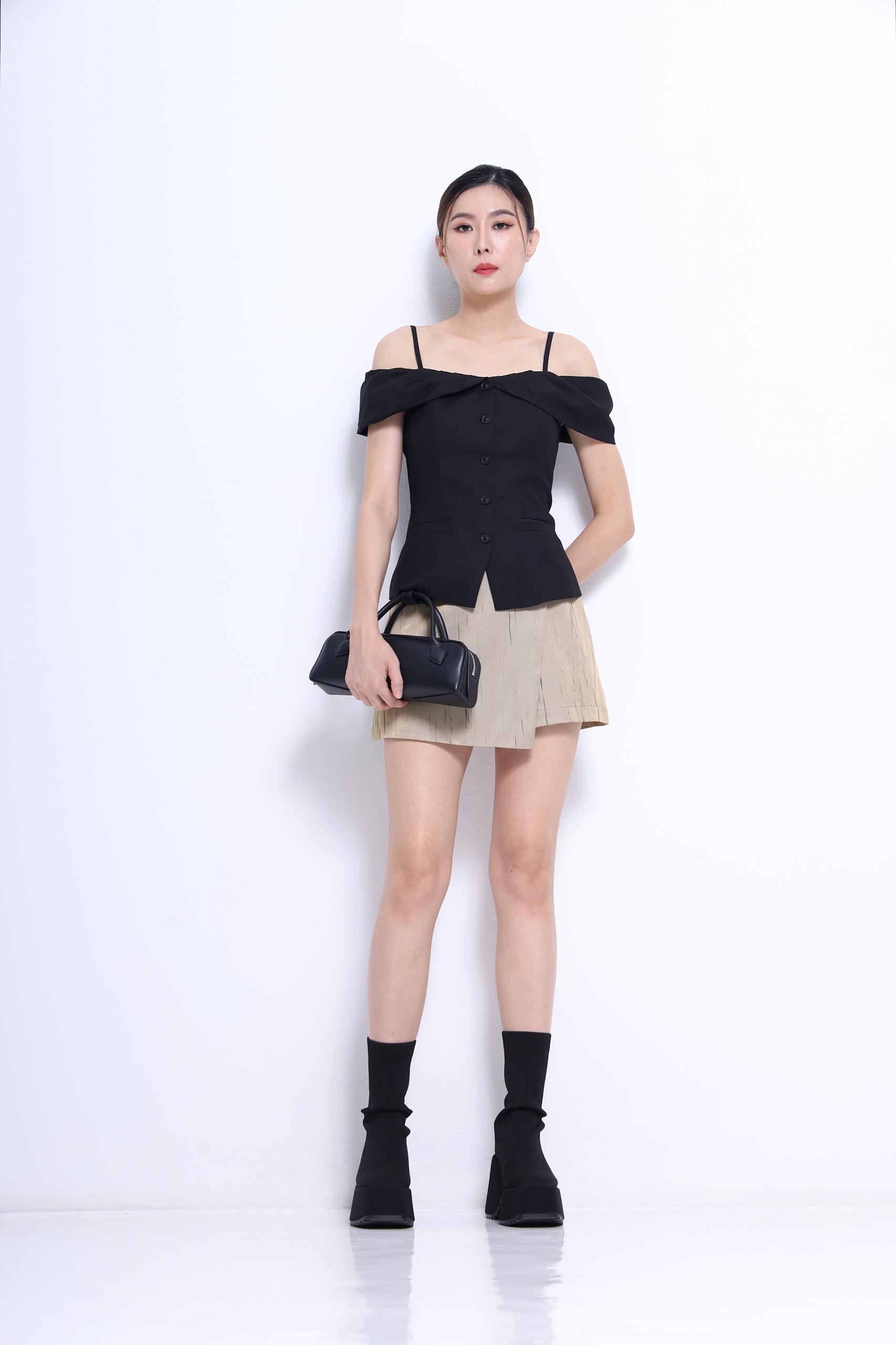 独家一字领有肩带上衣 2624