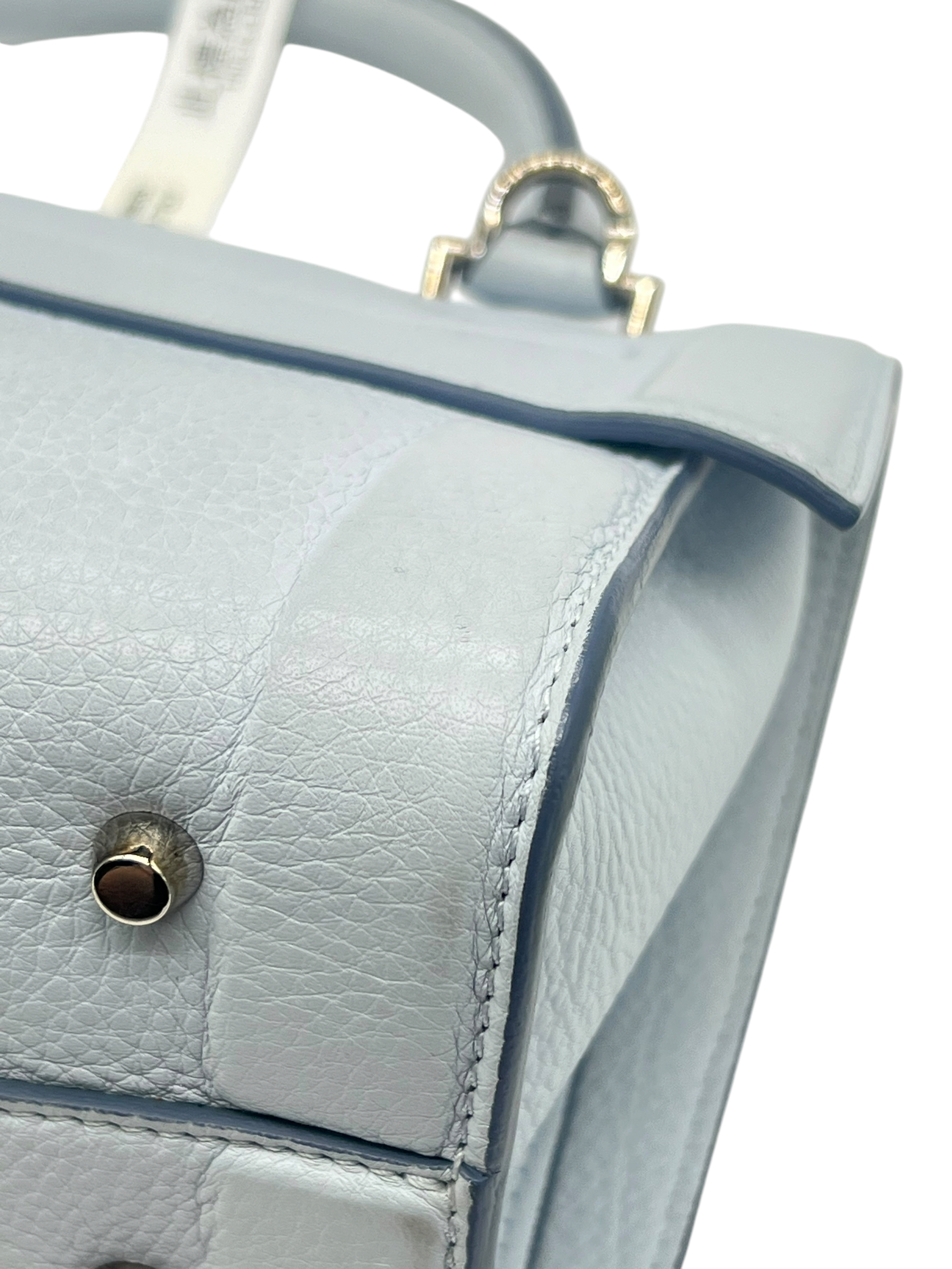 Pre-Owned GIVENCHY Shark / Product Code: 26051516