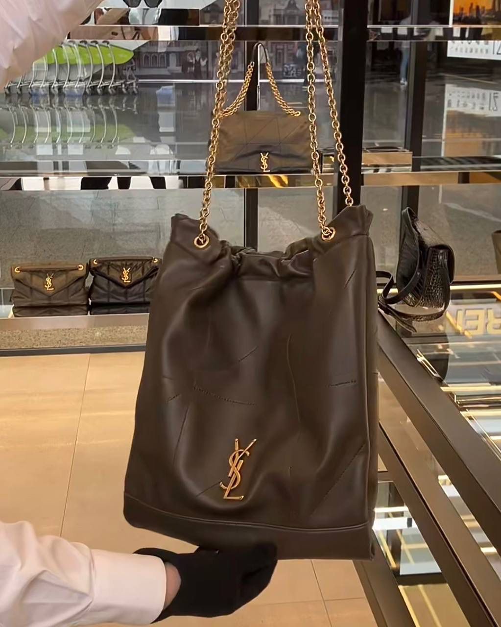 圣罗兰 Icare Maxi 绗缝羊皮购物袋