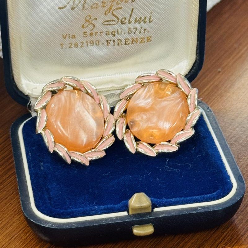 Vintage C.a. 1960s Peach Lucite Enamel Floral Clip Earrings (NZ015-7)