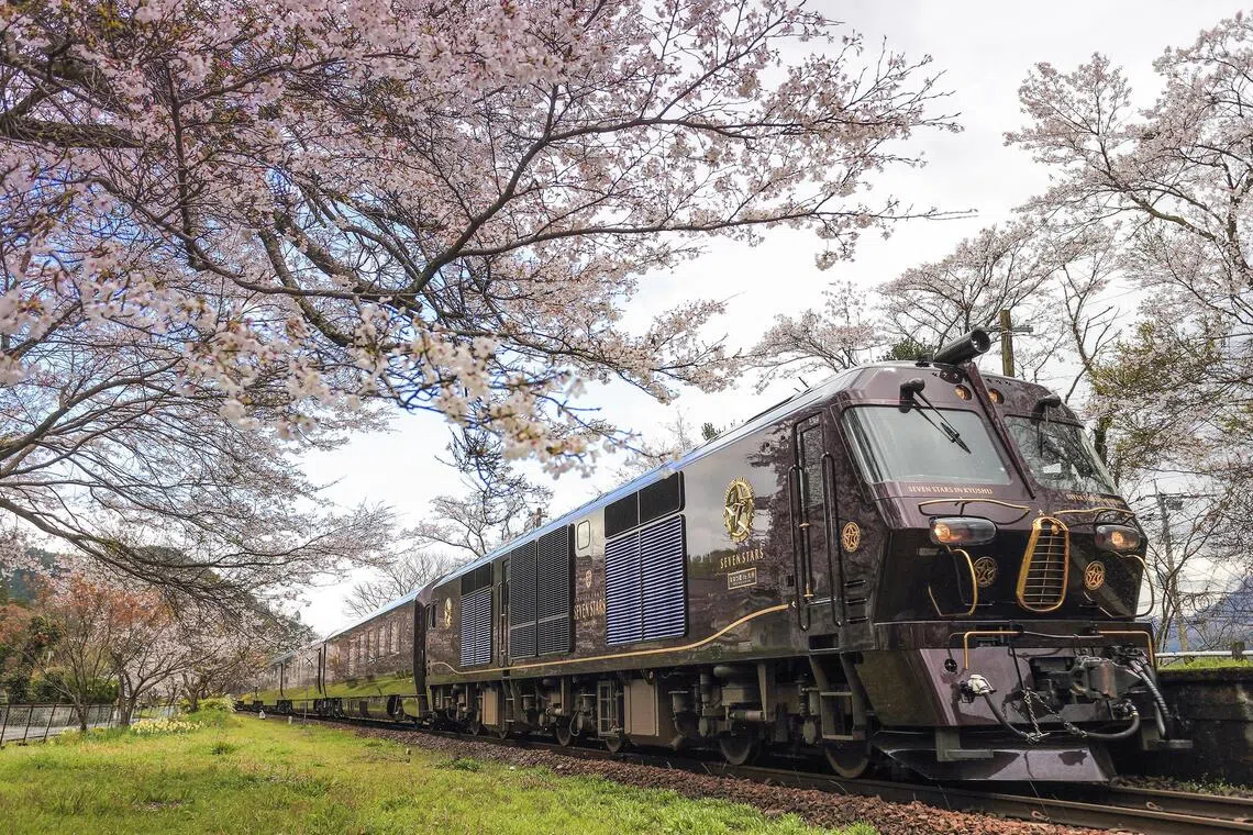 豪華觀光列車「九州七星號」Kato 旅行中的N比例模型