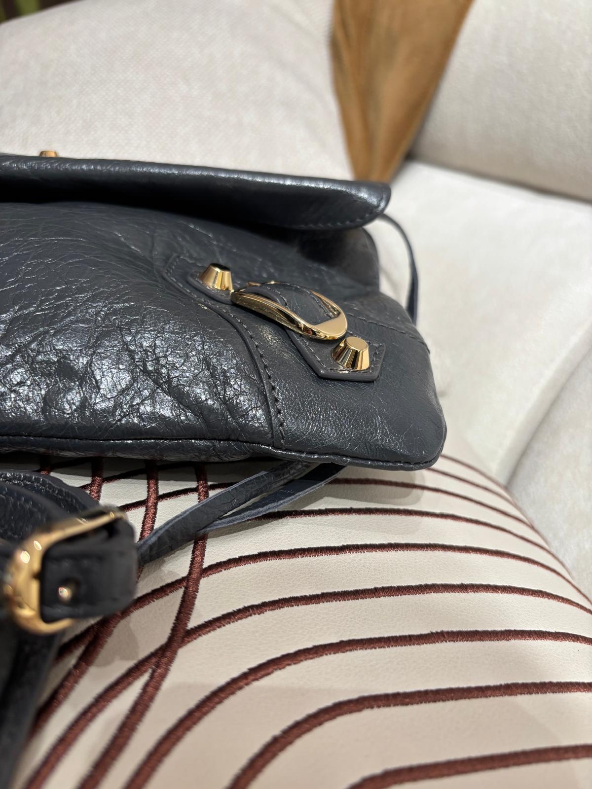 Balenciaga crossbody bag,100%Authentic,98%New ✅Dust bag