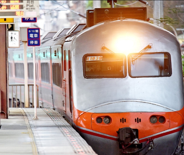 台鉄PP自強號列車 聲鐵雙車頭加四節車廂 N規