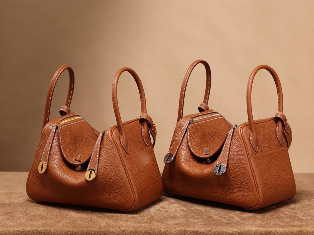 Hermes 爱马仕 Lindy 26cm 金棕金银扣 💕 Lindy 独家渠道货 独家欧洲原厂皮原厂五金组装的ZP尾单货 尺寸：26*18*14 cm