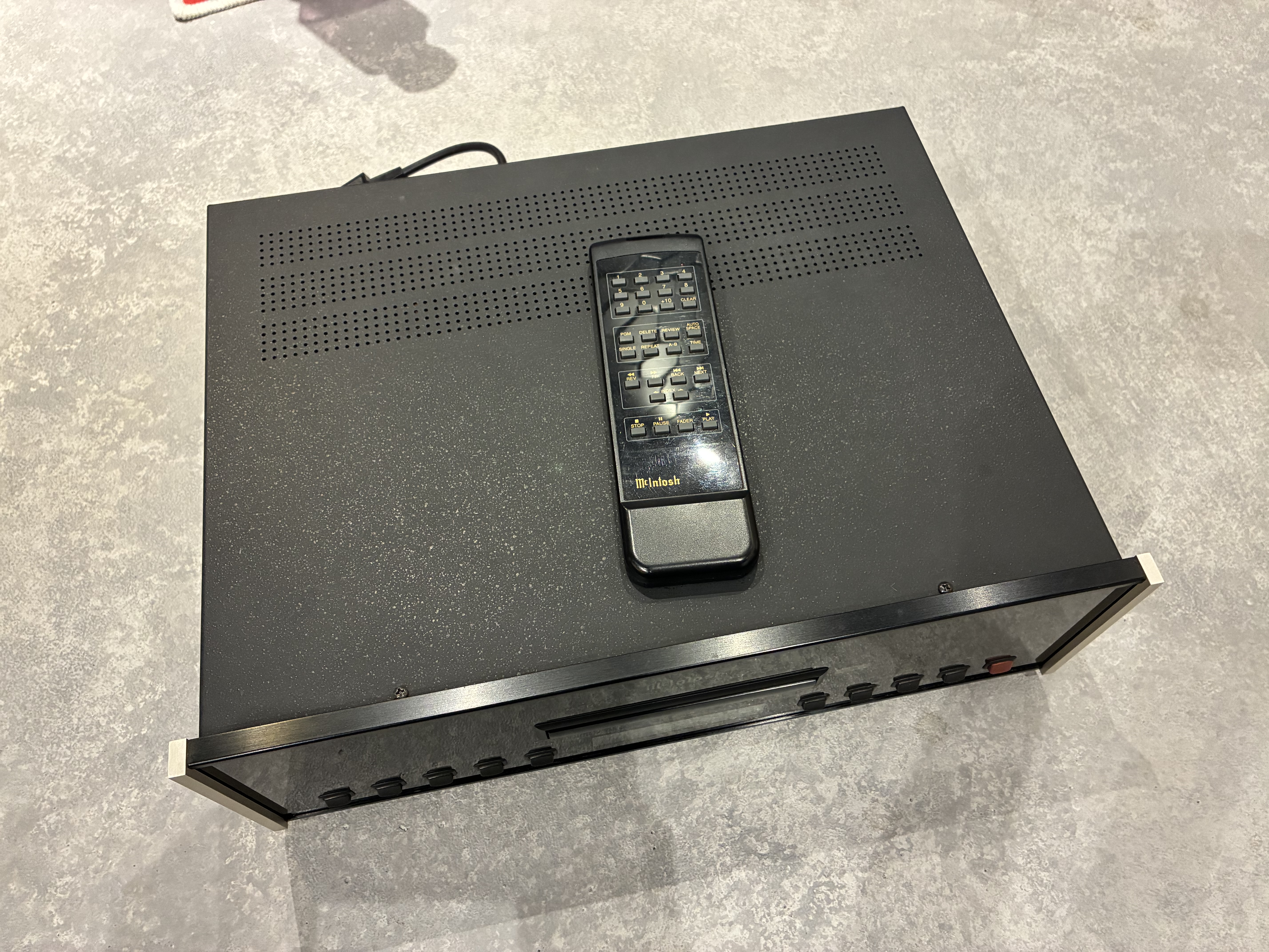 MCINTOSH MCD 7009 STEREO CD PLAYER(使用品）