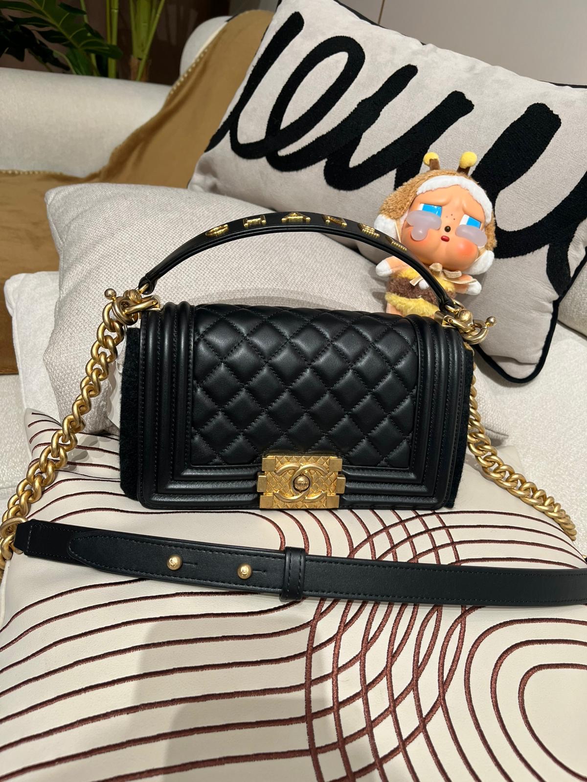 Chanel Boy 20cm 特別版 classic 2Way Bag AS2117 100%Authentic,95%new ✅專門店收據✅30貼✅塵袋✅box
