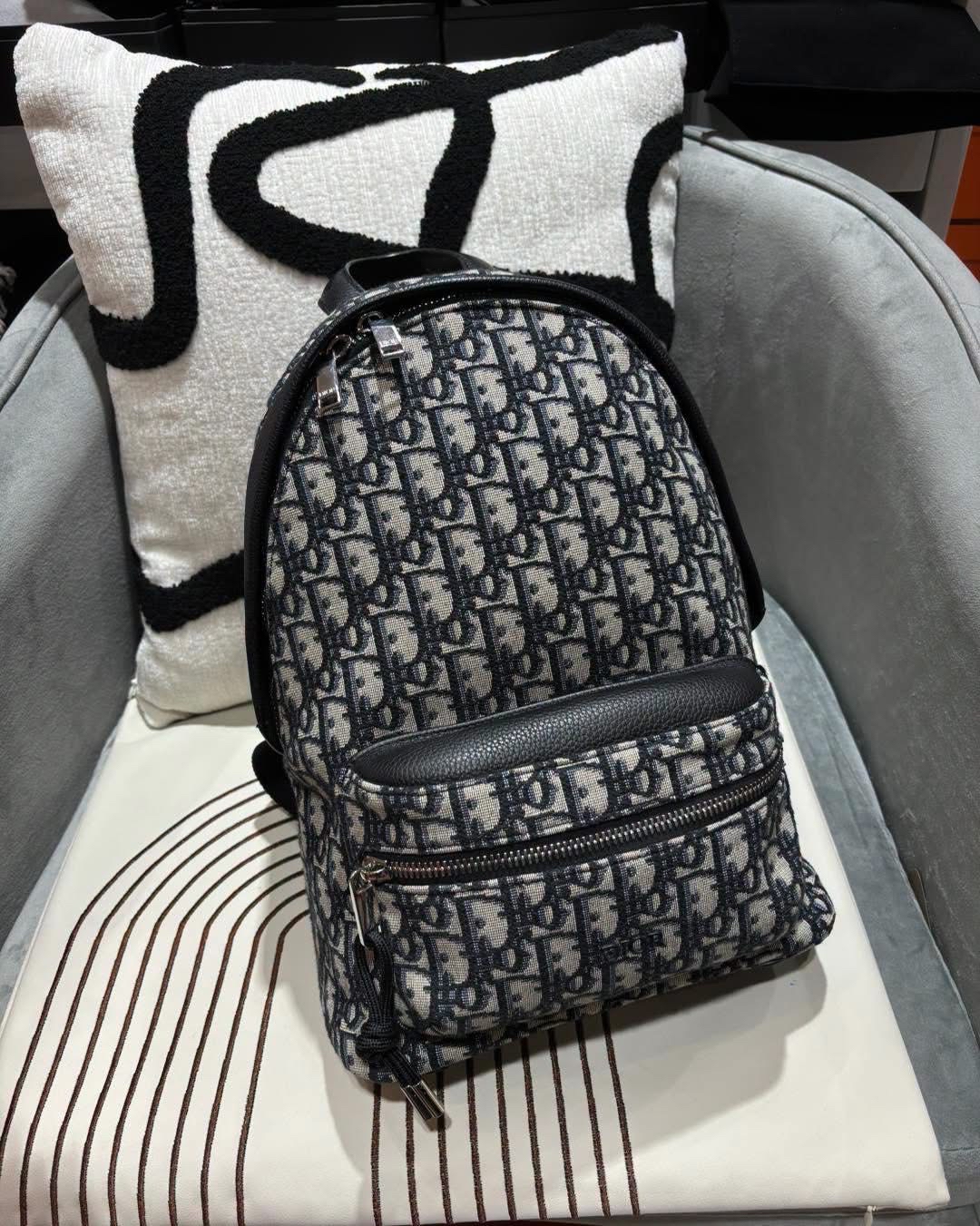 Christian Dior Oblique backpack 100%Authentic, 98%New  ✅證書✅Dust bag 