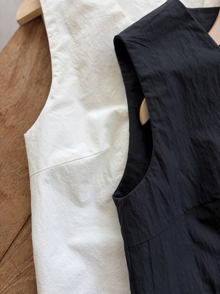 Minimal Buttoned Vest (Ivory)