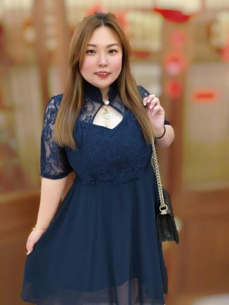 TT401 蕾丝镂空中式拼接连身裙