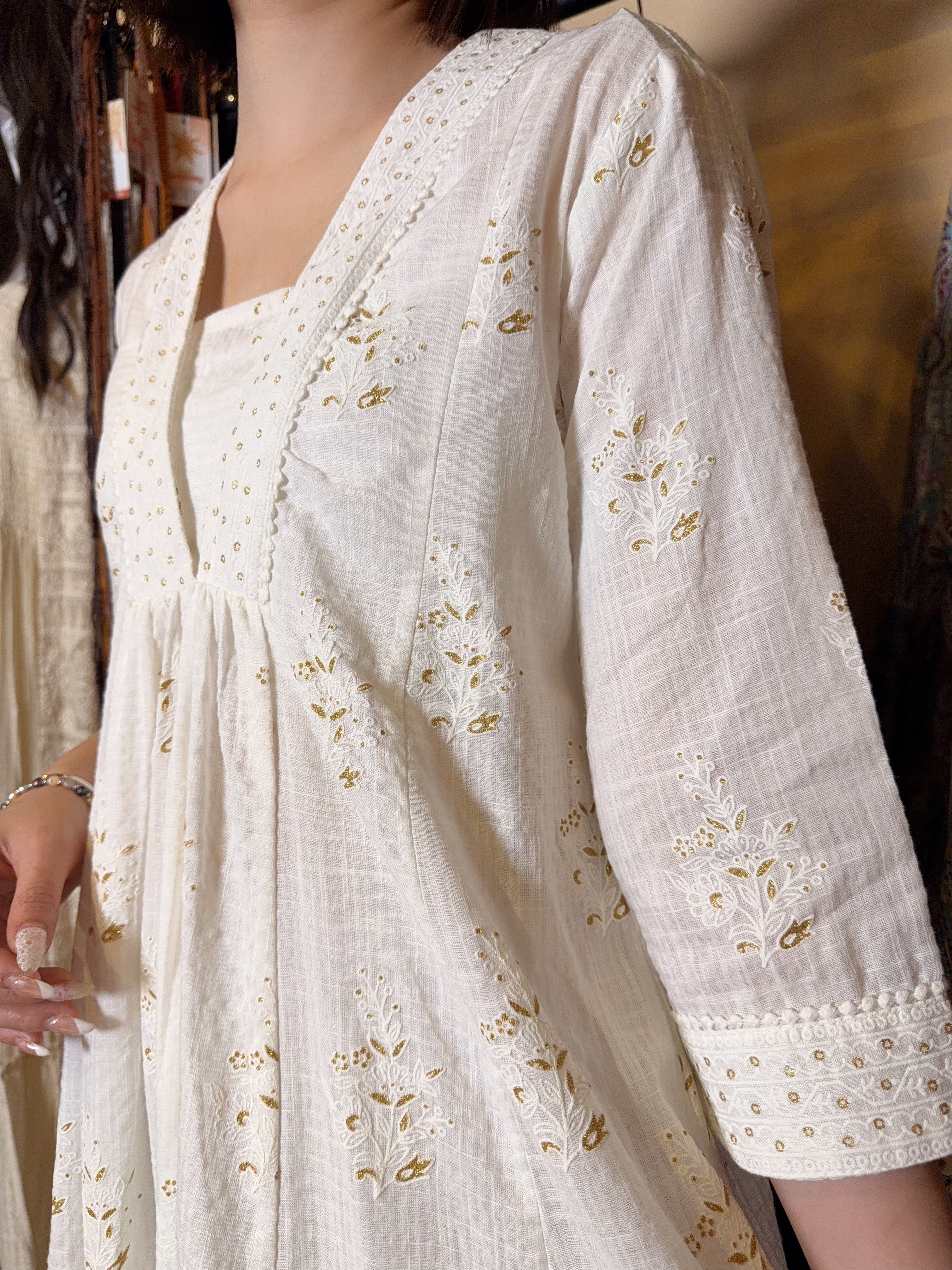 1657 White V-Neck A-Line JP Style OP 44"