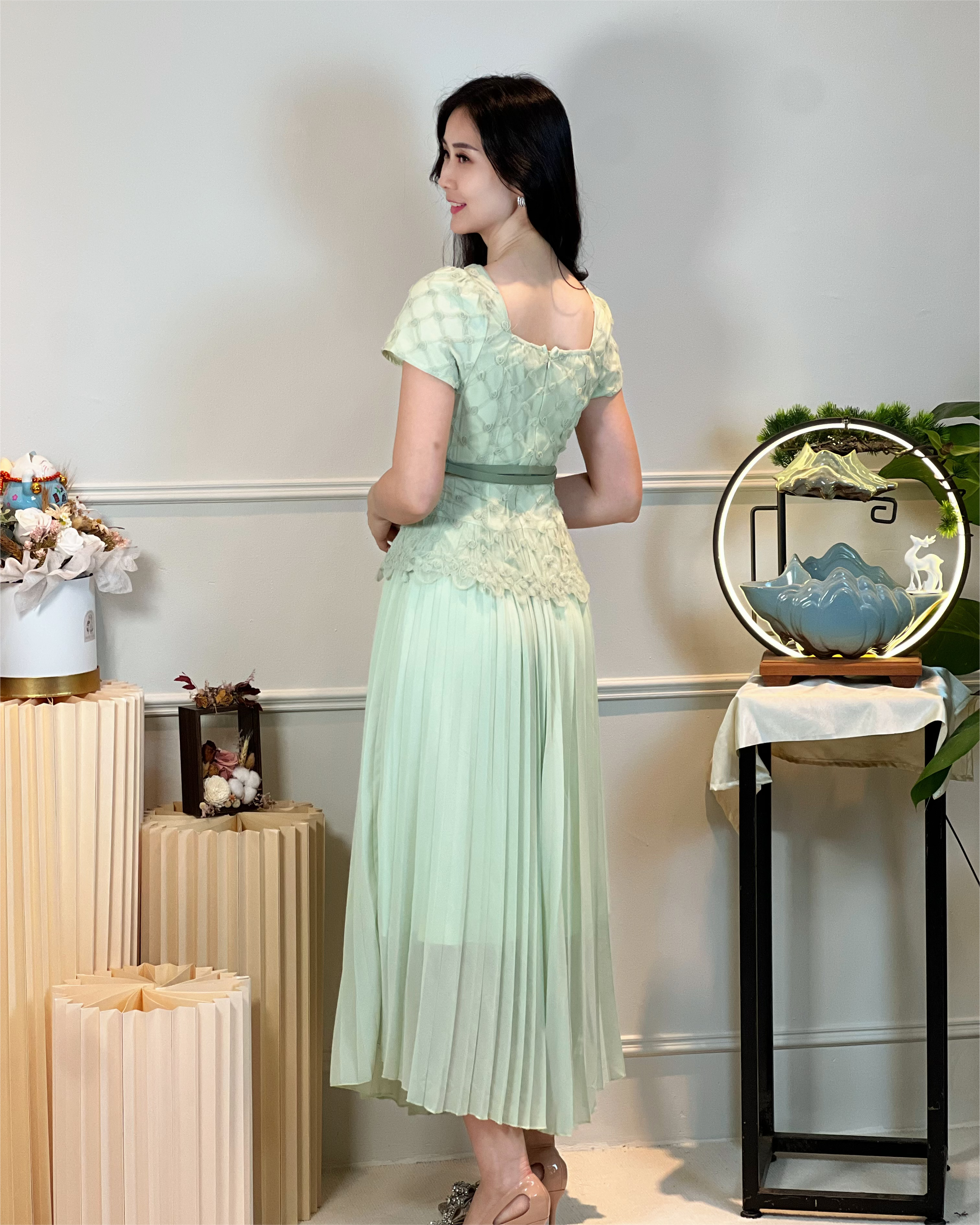 5097 Hedda Lush Meadow Midi Dress