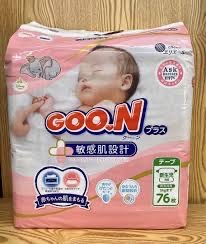 日本大王製紙（Daio Paper）生產的GOO.N Plus+ 敏感肌設計嬰兒紙尿褲。一箱4包