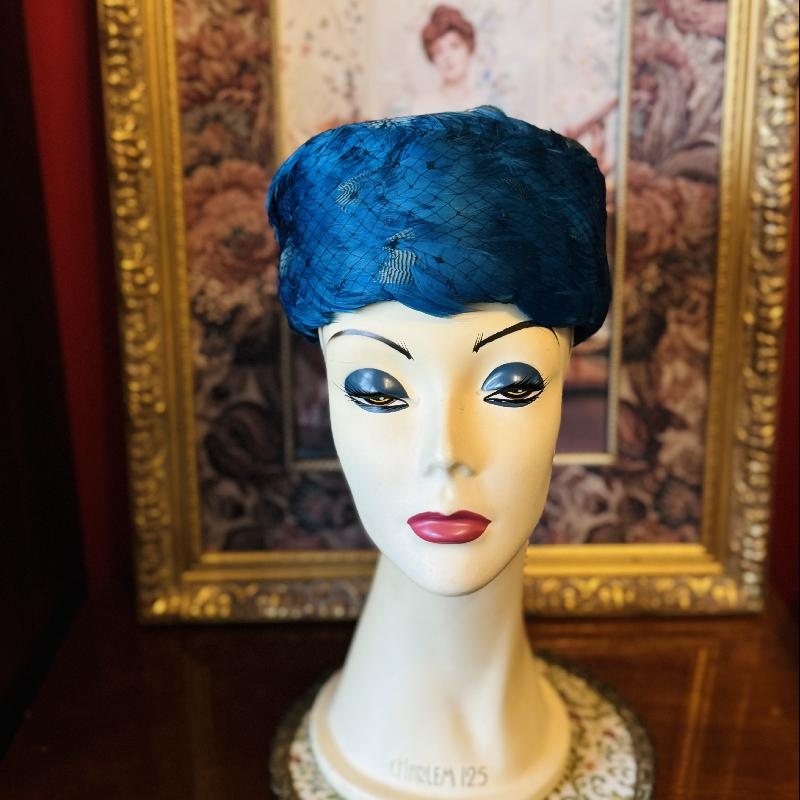 C.a. 1950s Teal Turquoise Peacock pillbox hat (MT2128)