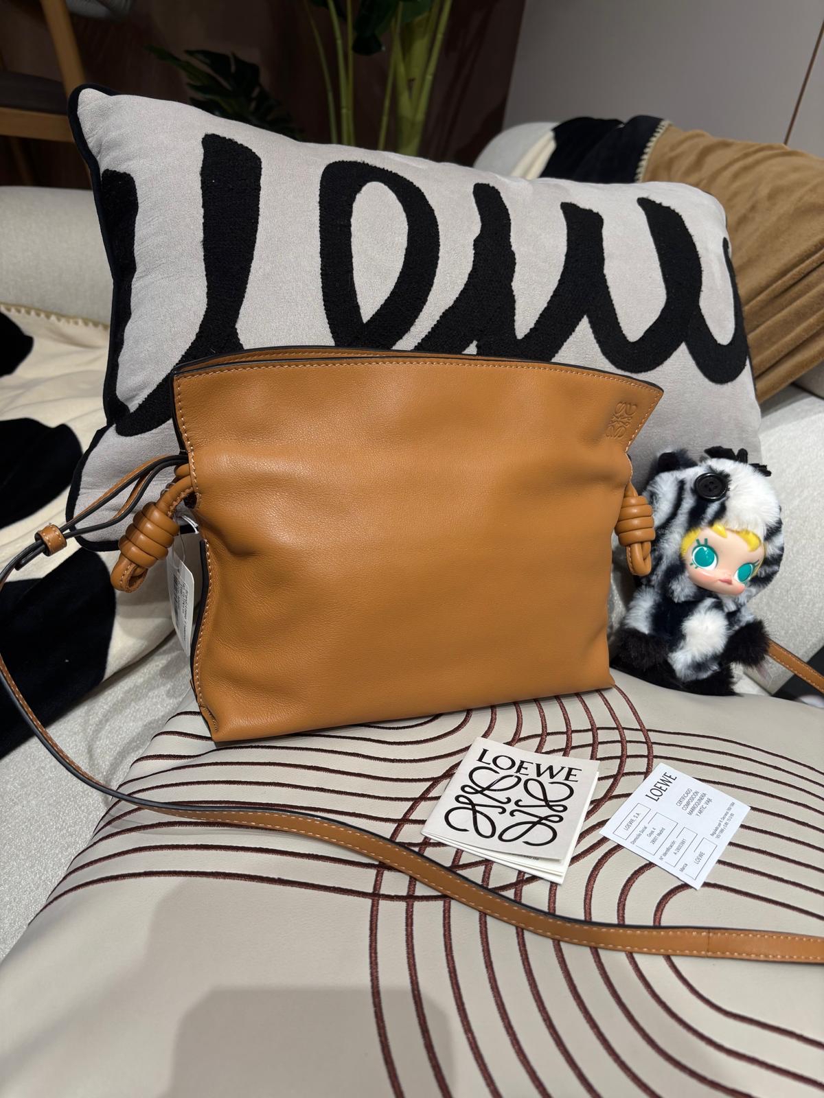 Loewe Flamenco Warm Desert Calfskin 100%Authentic, 98%New ✅Tap Booklet✅Dust bag