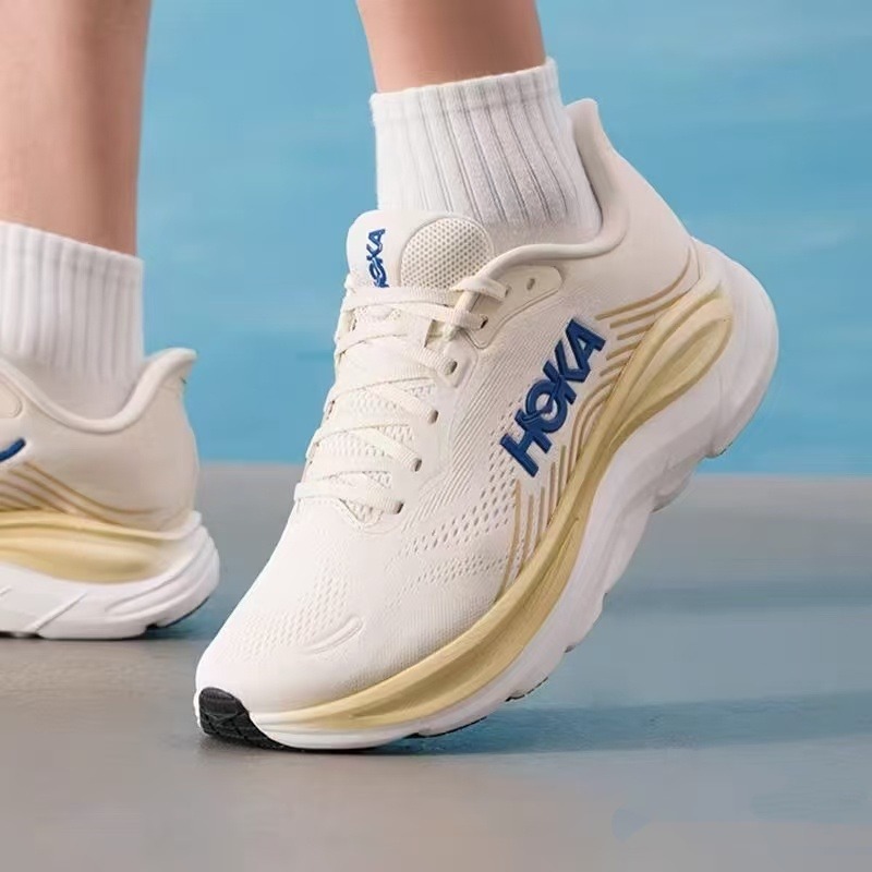 HOKA Clifton 11輕量跑鞋