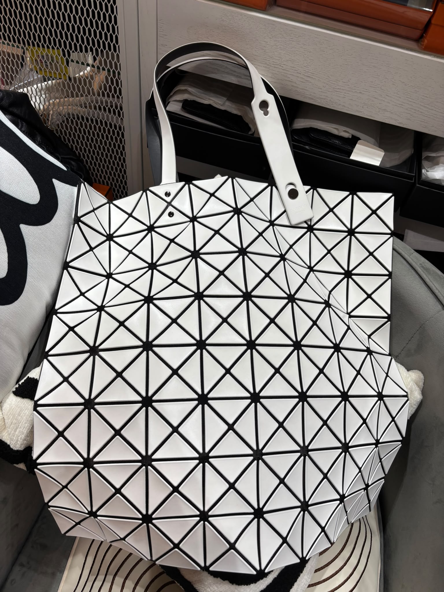 Issey Miyake Bao Bao Tote Bag 啞白 100%Authentic, 98%New ✅Dust bag