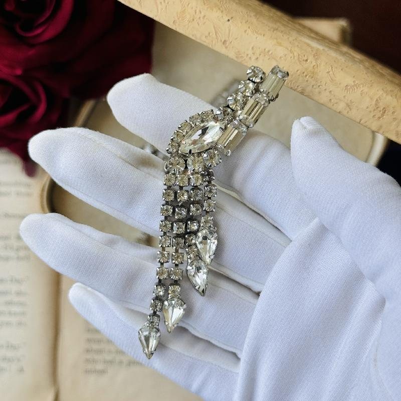 Vintage c.a. 1950s Glamorous Cascade Diamanté Sparkling Clip Earrings (MT2139)