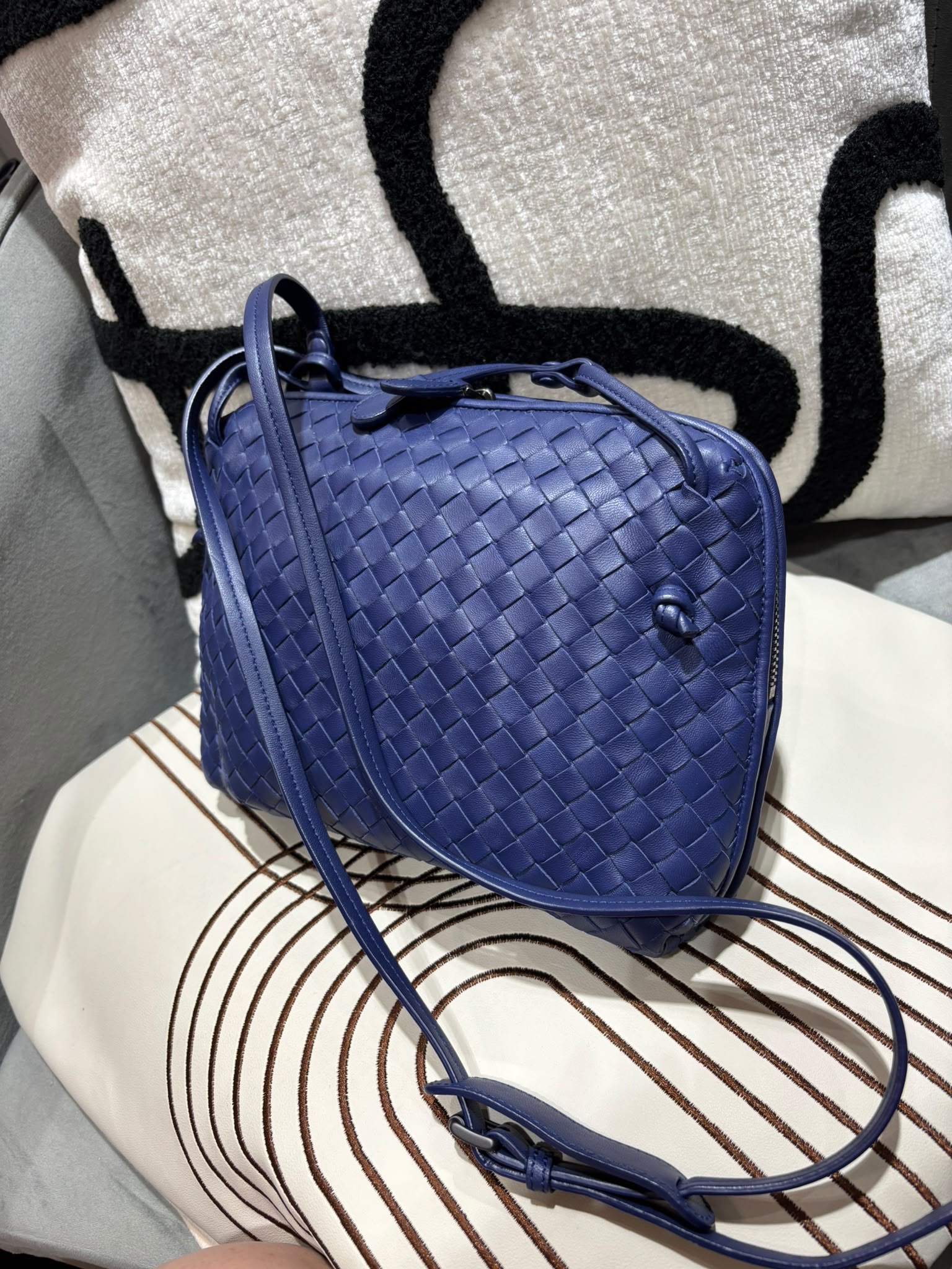 Bottega Veneta Bv Intrecciato Nodini Shoulder Bag  100%Authentic,98%new✅dust bag