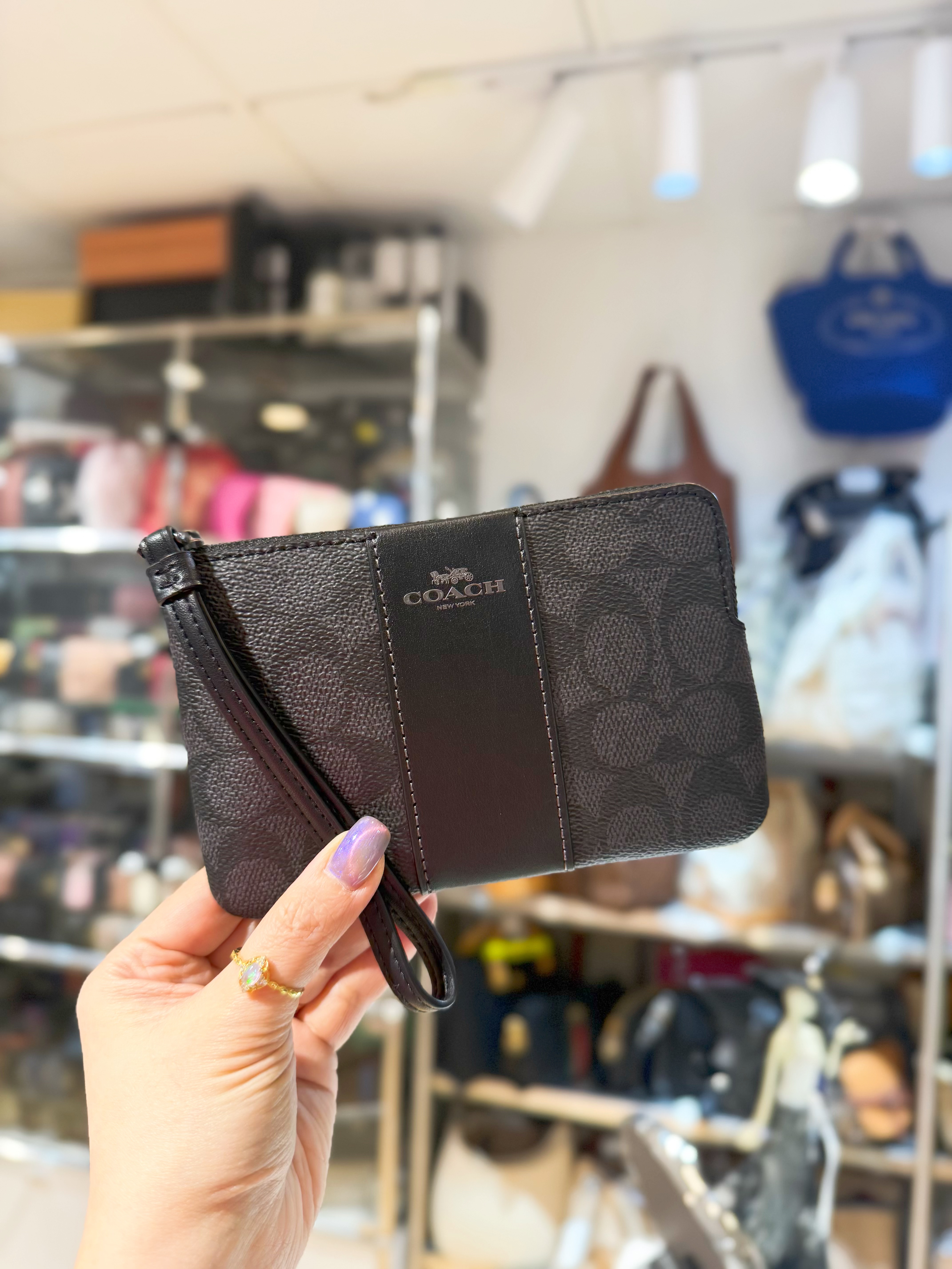 Coach wristlet blk/m