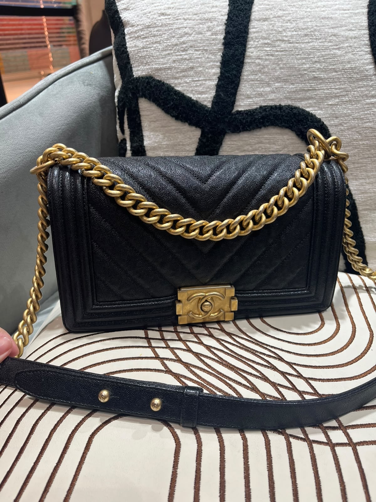 Chanel boy medium 黑色魚子醬牛皮 100%Authentic,90%New ✅貼✅塵袋