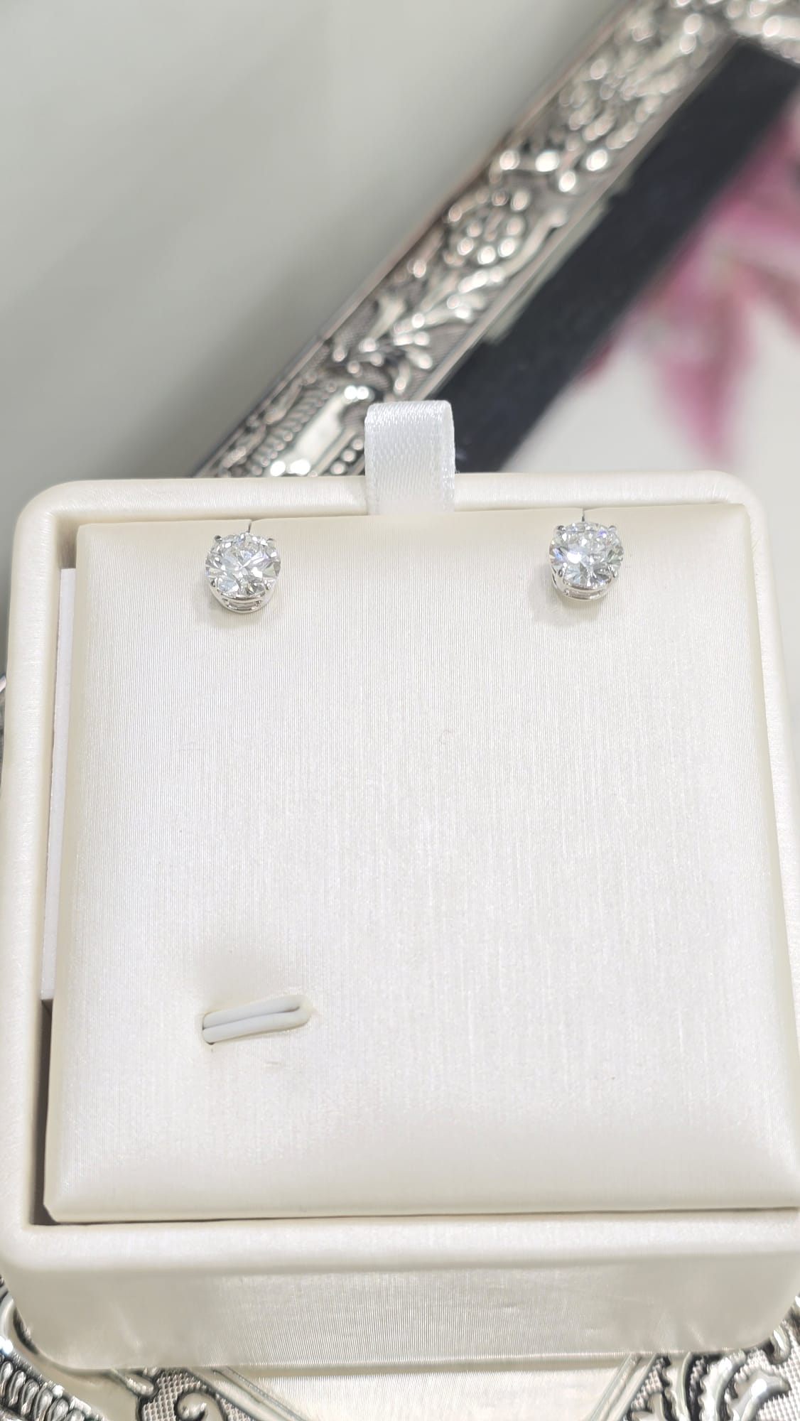 18K白圓形培育鑽石耳釘 D2.0ct/2