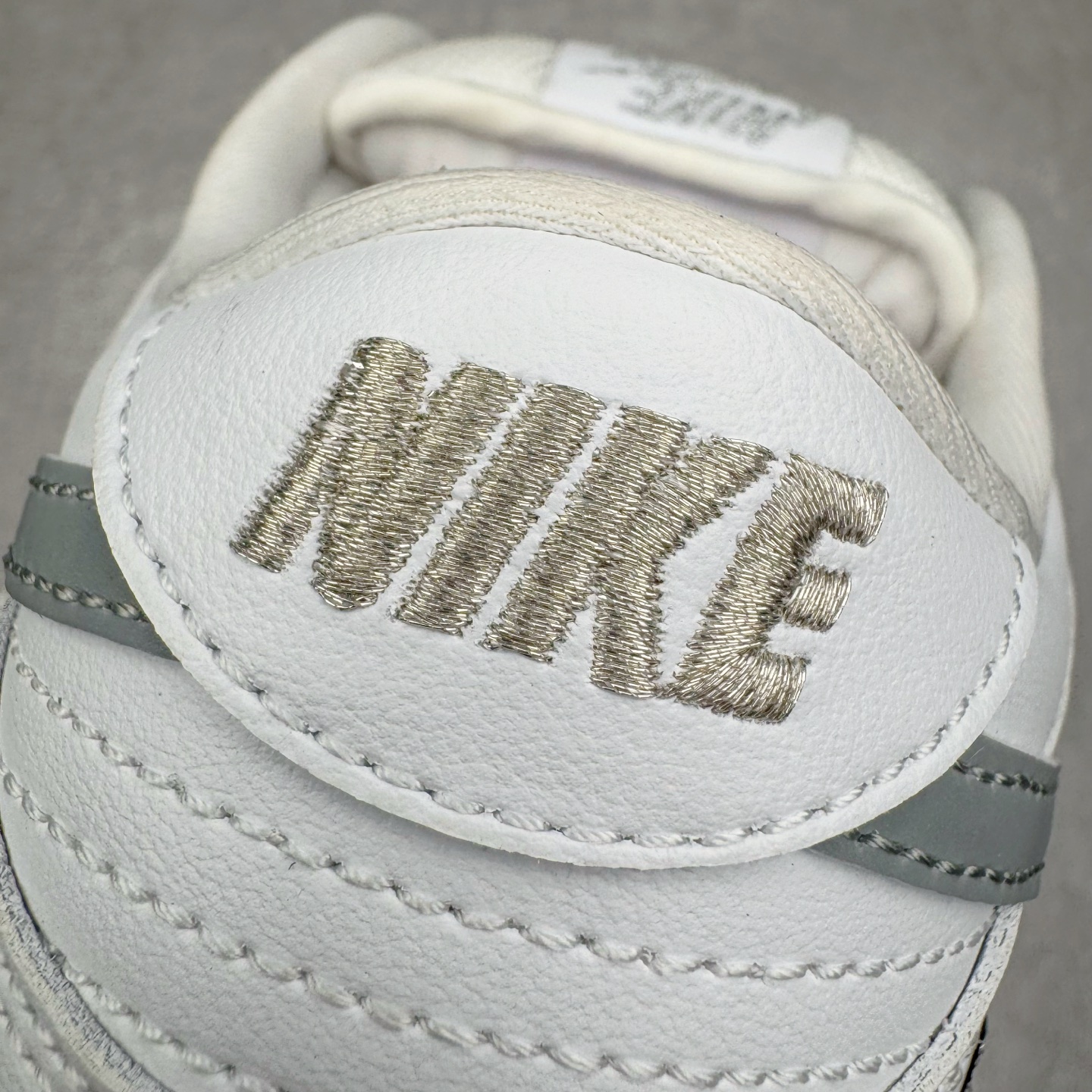 Supreme x Nike SB Dunk Low 94 Metallic Silver HQ8487-100