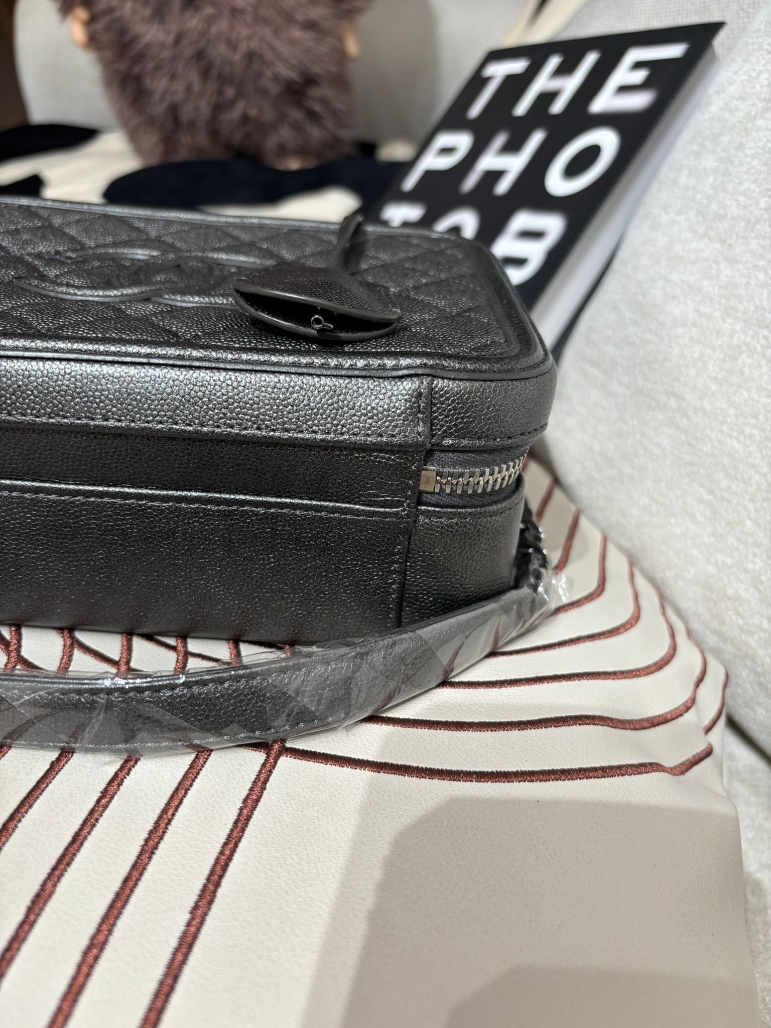 Chanel vanity cc filigree 21cm 銀灰色魚子醬牛皮 ,100%Authentic,98%new ✅26CARD✅dust bag ✅box 