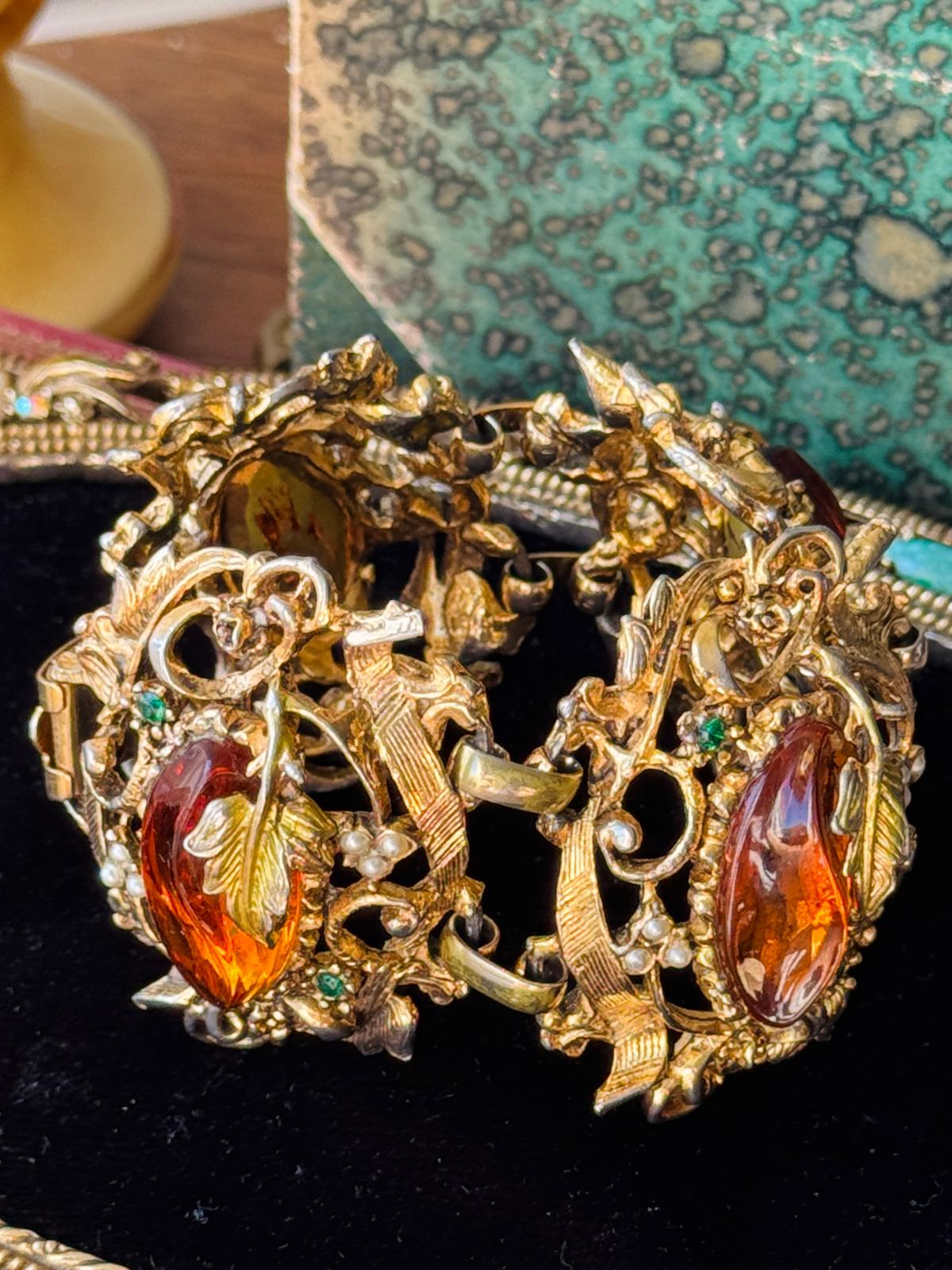 Rare! 1950s Designer Quality Brown Glass Foliage Statement Bracelet  - 8"(MT2681)