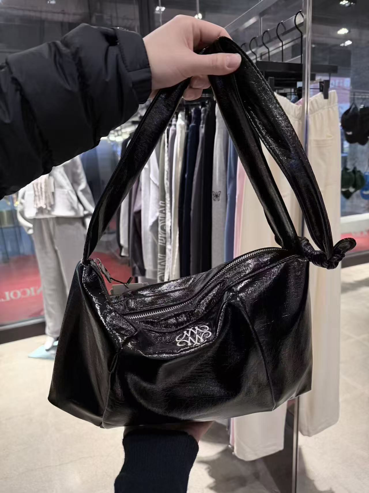 NICK NICOLE LINE HOBO BAG_BLACK