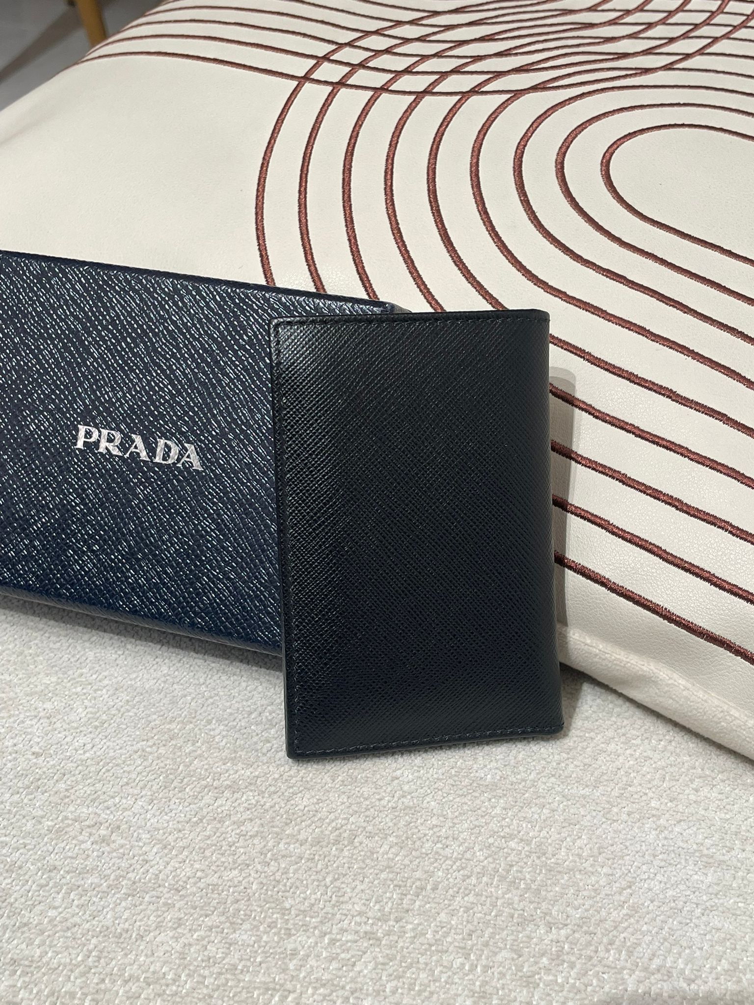 Prada card holder 黑色牛皮 100%Authentic,99%new✅box
